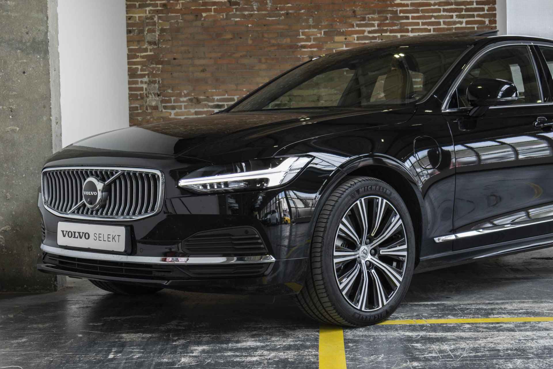 Volvo S90 T8 Automaat AWD Ultimate Bright | Interieur voorverwarming | 360º Camera | Adaptive Cruise Control | Blind Spot | Alarmklasse 3 | Elektrisch bedienbare voorstoelen | Nappa Leder interieur - 11/46