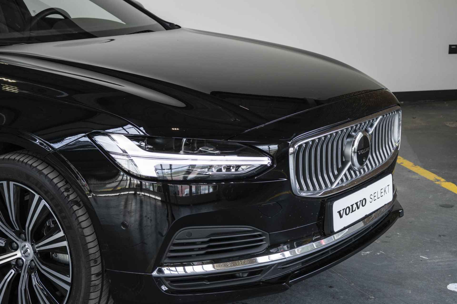 Volvo S90 T8 Automaat AWD Ultimate Bright | Interieur voorverwarming | 360º Camera | Adaptive Cruise Control | Blind Spot | Alarmklasse 3 | Elektrisch bedienbare voorstoelen | Nappa Leder interieur - 15/46