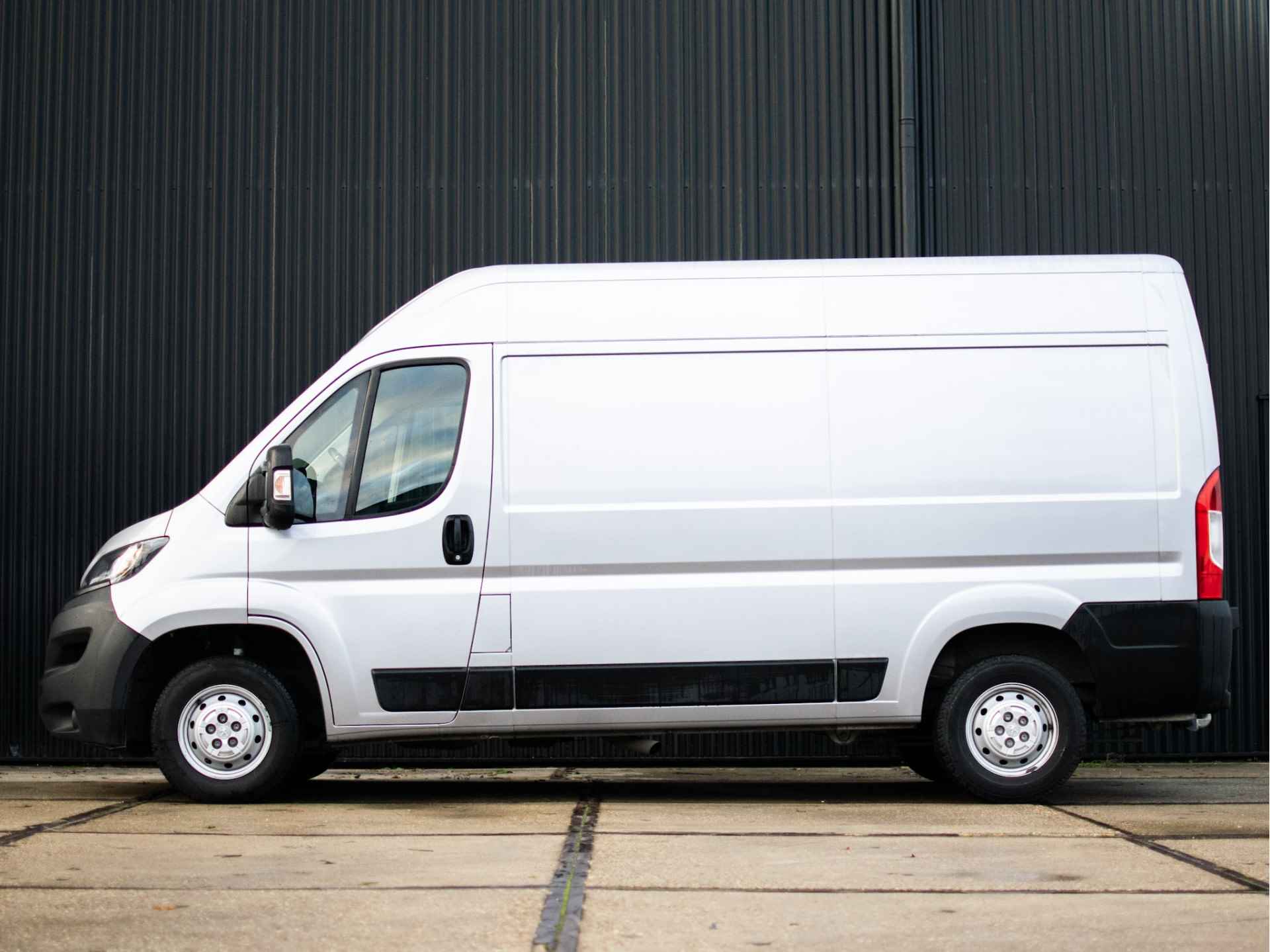 Peugeot Boxer MARGE |140 PK | L2H2 Premium | Trekhaak 2500kg | Airco | Cruise | Parkeersensoren | - 2/25