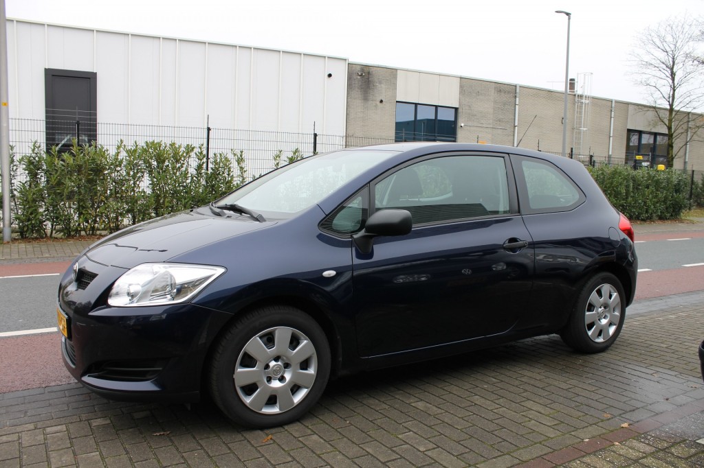 TOYOTA Auris 1.4-16V Terra