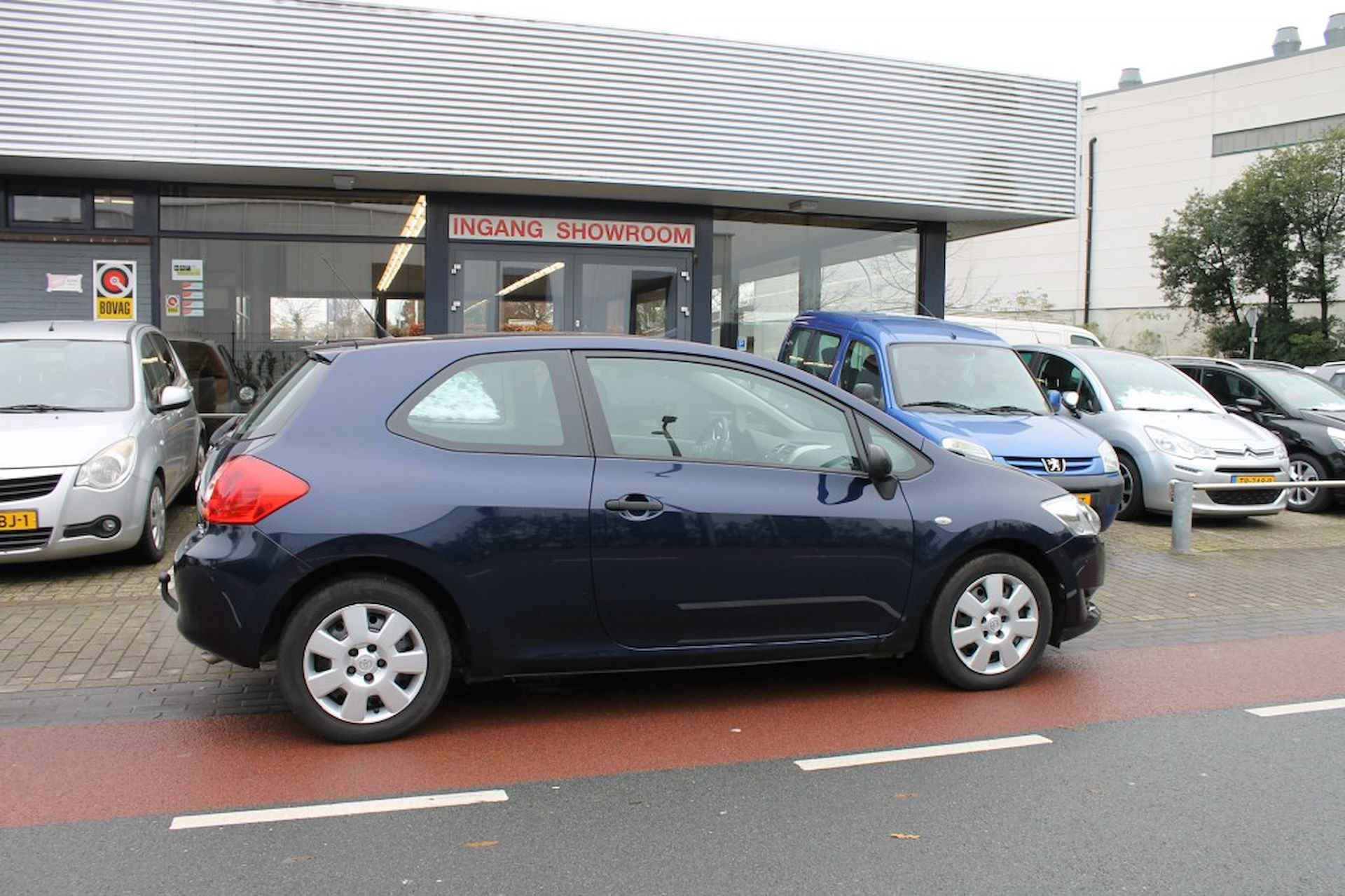 TOYOTA Auris 1.4-16V Terra - 4/13