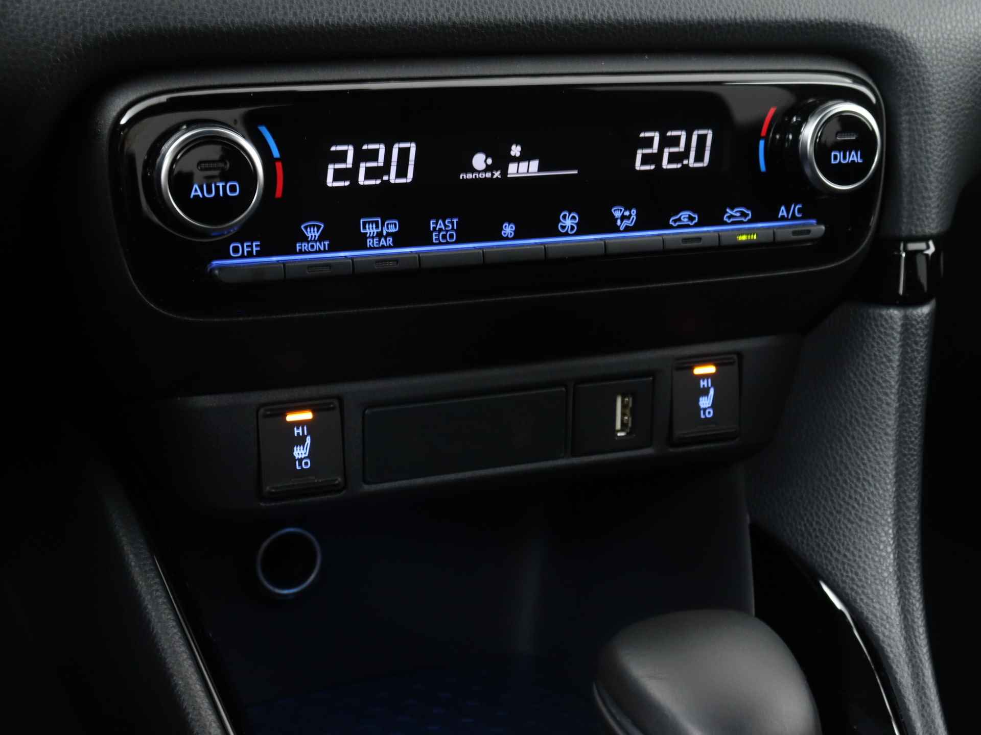 Toyota Yaris 1.5 Hybrid Executive Limited | Navigatie | Stoelverwarming | Lichtmetalen Velgen | - 12/43
