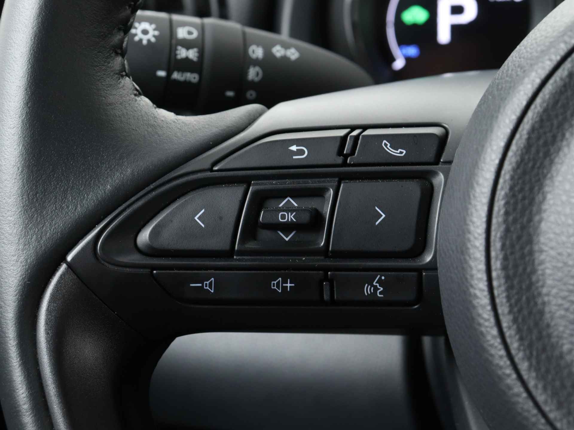 Toyota Yaris 1.5 Hybrid Executive Limited | Navigatie | Stoelverwarming | Lichtmetalen Velgen | - 22/43