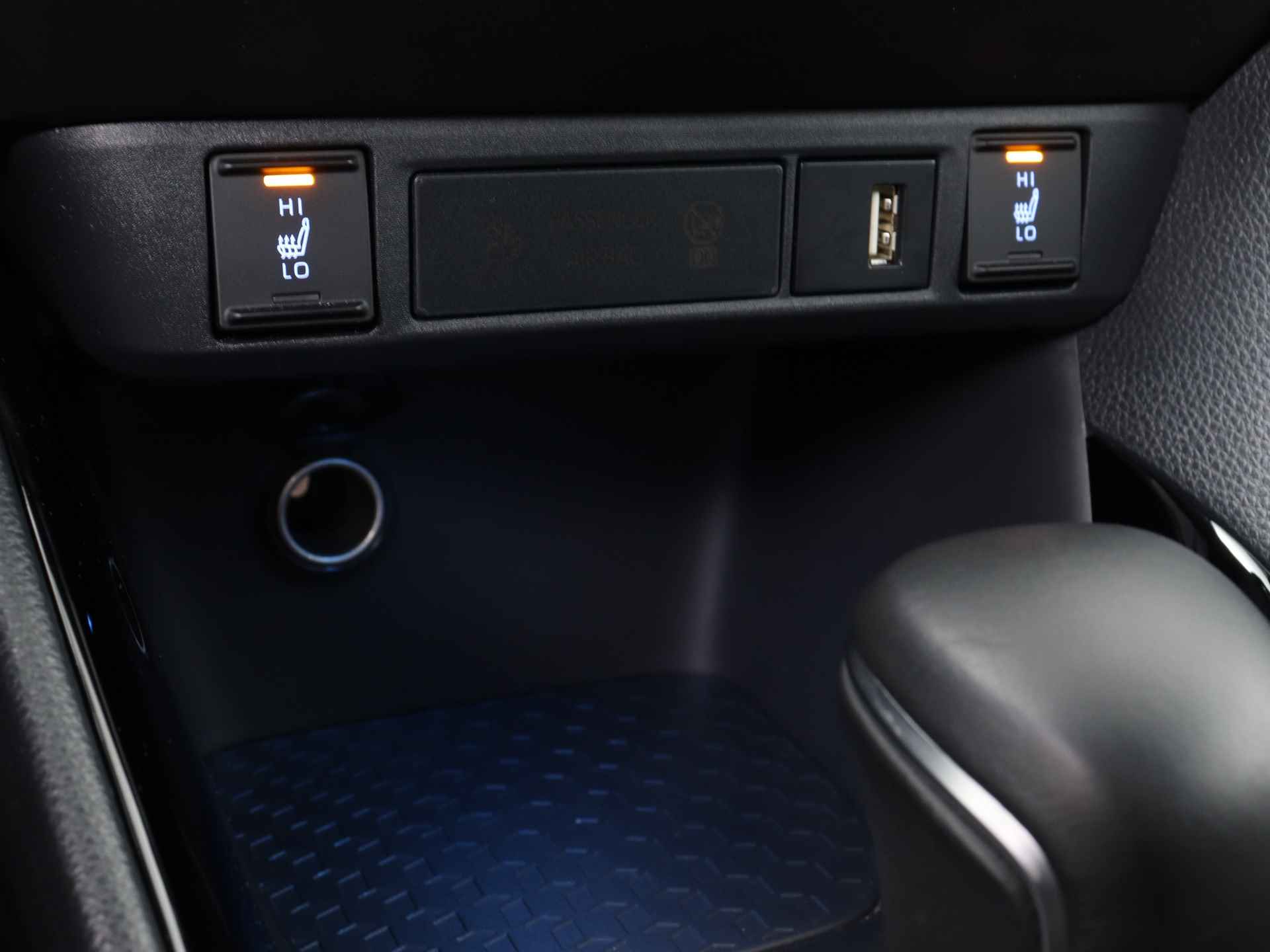 Toyota Yaris 1.5 Hybrid Executive Limited | Navigatie | Stoelverwarming | Lichtmetalen Velgen | - 35/43