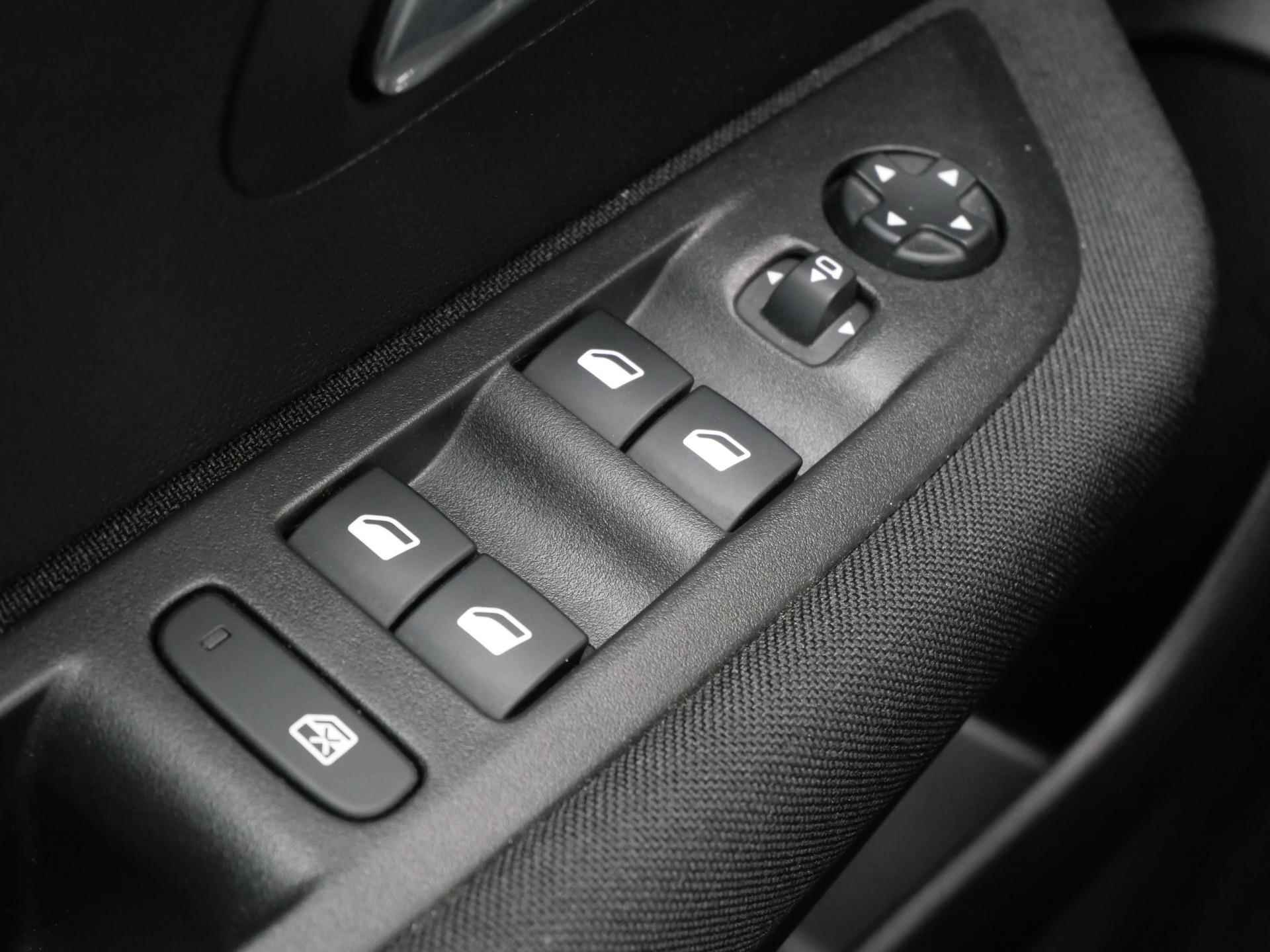 Peugeot e-208 5-deurs Active Pack EV 3-FASEN 50kWh 136pk 16% BIJTELLING! NU MET GRATIS THUISLADER NAVI | STOELVERW. | DAB+ | PARKEERHULP | KEYLESS START | LM-VELGEN - 33/77