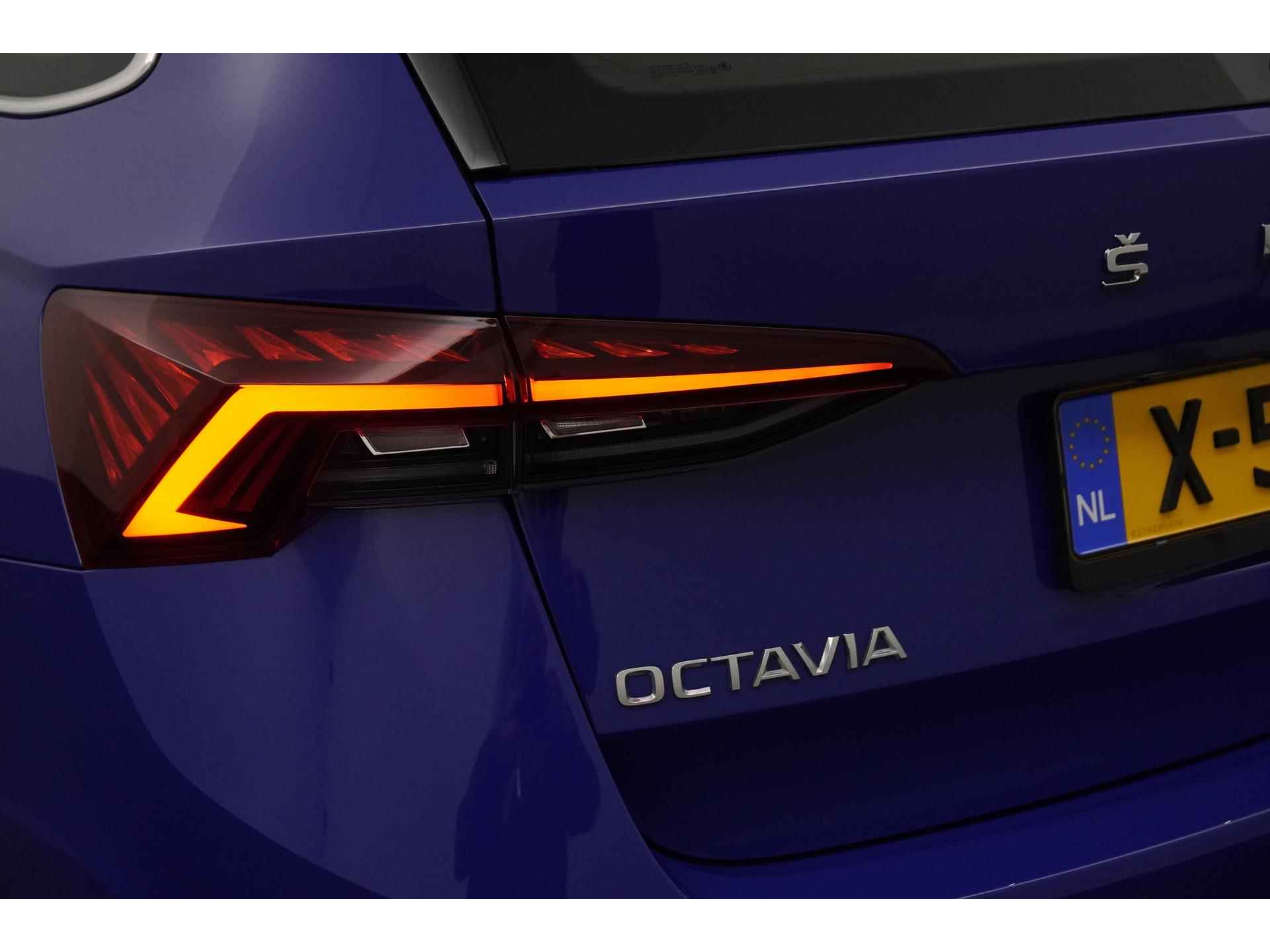 Škoda Octavia Combi 1.5 TSI First Edition | Leder | Panoramadak | Zondag Open! - 21/42