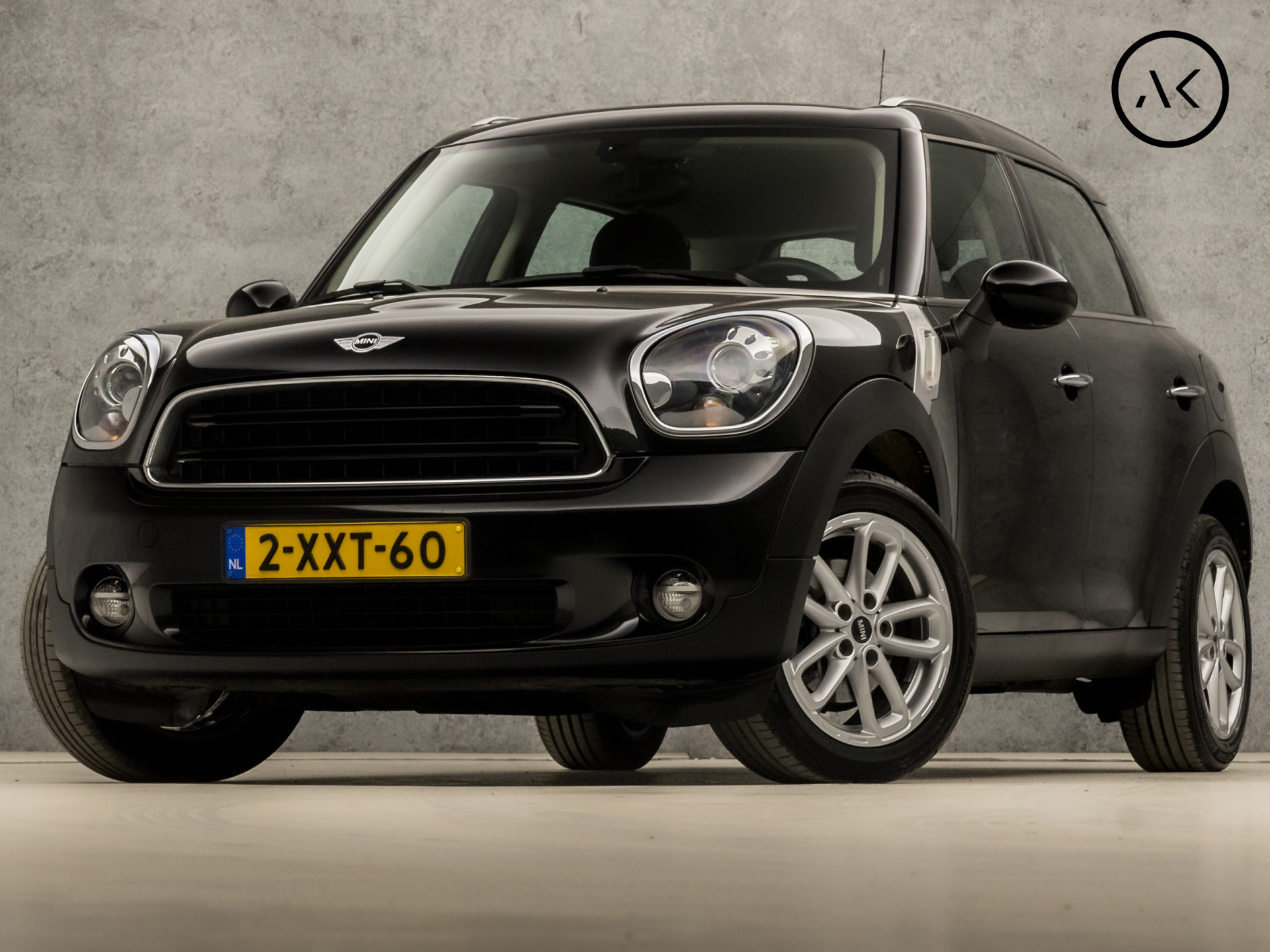 MINI Countryman 1.6 One Knockout Edition (NAVIGATIE, LOGISCH NAP, XENON, CLIMATE, LEDER, SPORTSTOELEN, PARKEERSENSOREN, LM VELGEN, CRUISE, NIEUWE APK, NIEUWSTAAT)