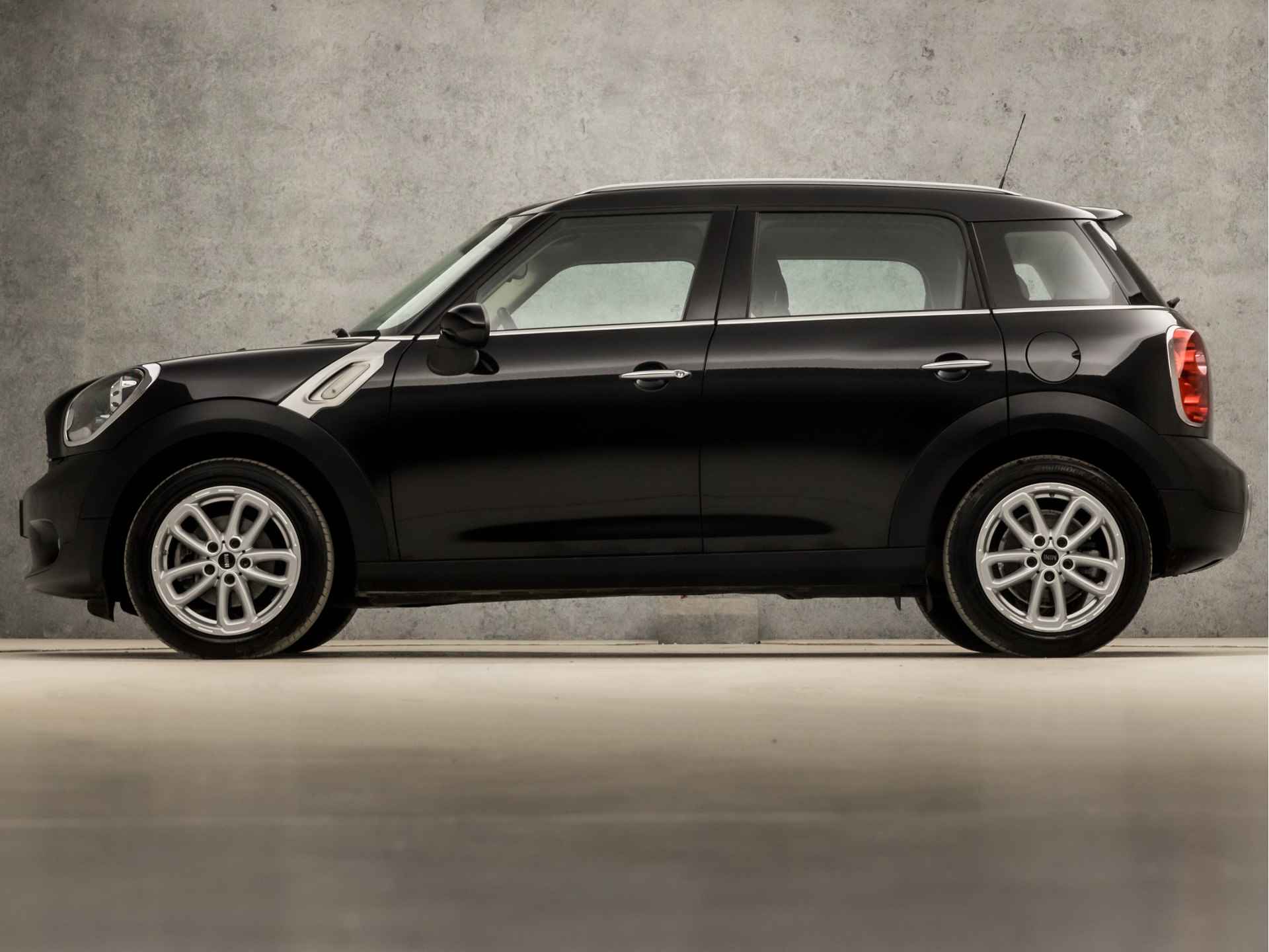 MINI Countryman 1.6 One Knockout Edition (NAVIGATIE, LOGISCH NAP, XENON, CLIMATE, LEDER, SPORTSTOELEN, PARKEERSENSOREN, LM VELGEN, CRUISE, NIEUWE APK, NIEUWSTAAT) - 2/34