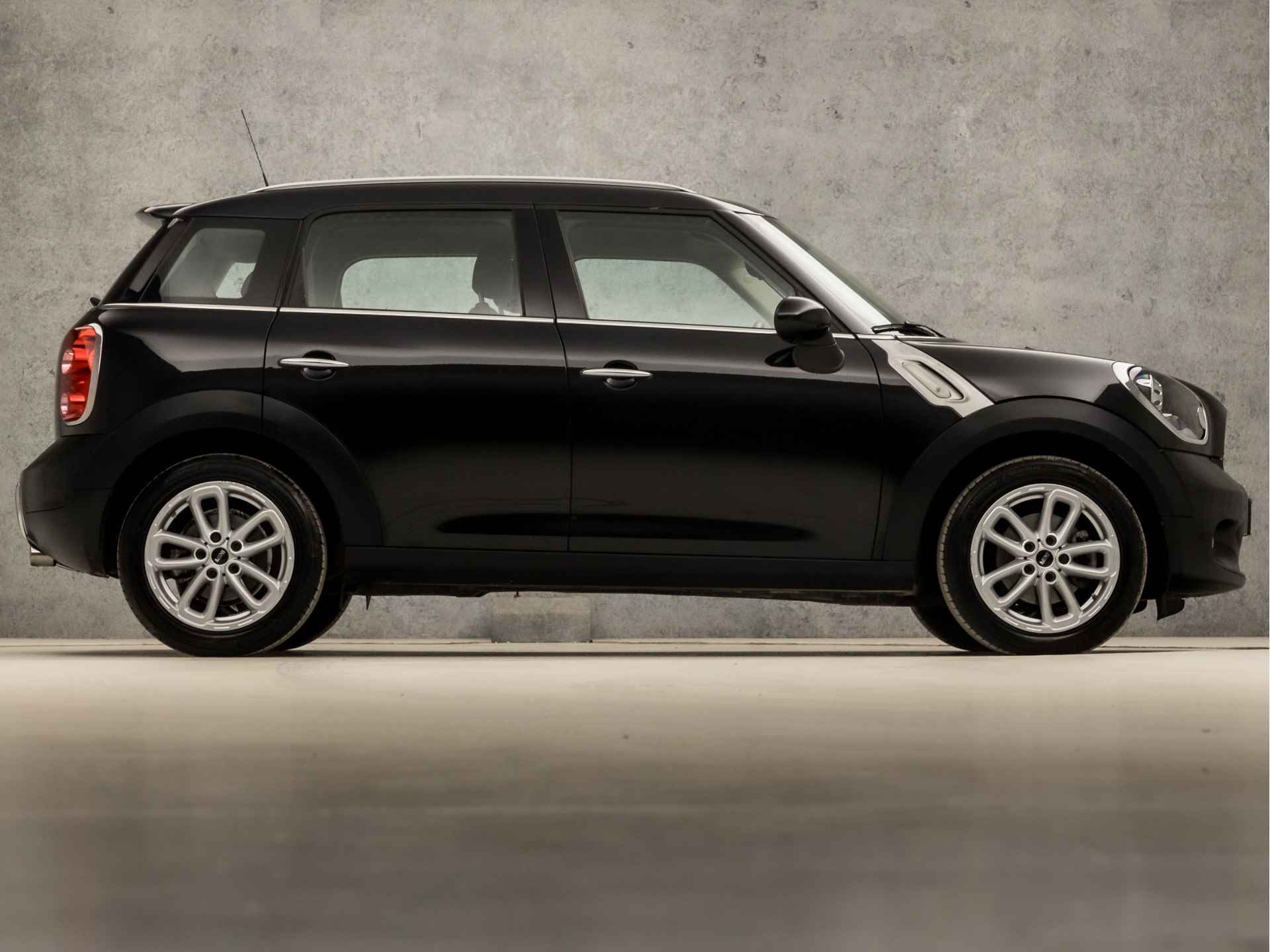 MINI Countryman 1.6 One Knockout Edition (NAVIGATIE, LOGISCH NAP, XENON, CLIMATE, LEDER, SPORTSTOELEN, PARKEERSENSOREN, LM VELGEN, CRUISE, NIEUWE APK, NIEUWSTAAT) - 4/34