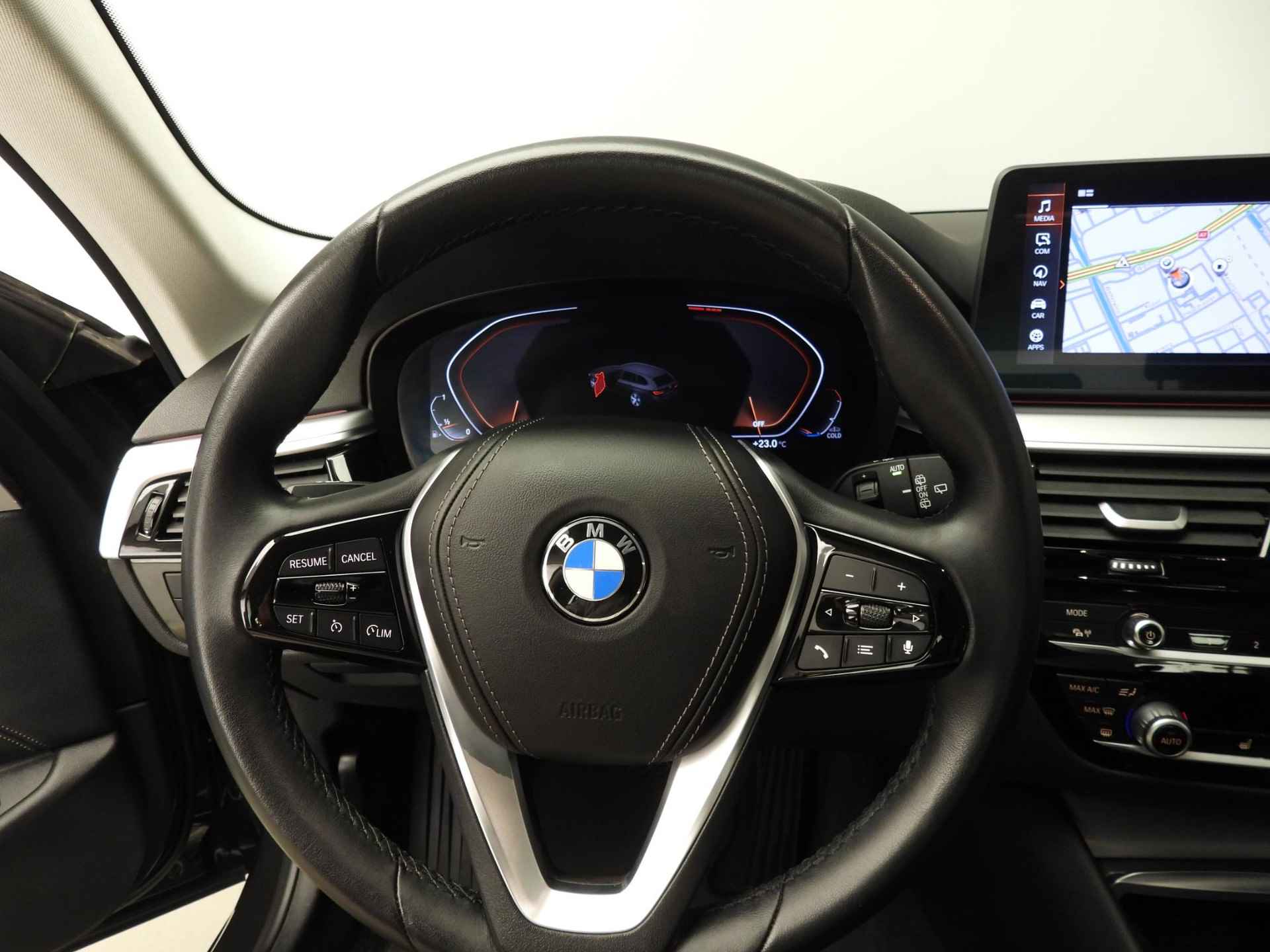 BMW 5 Serie Touring 520i | LED | Leder | Navigatie | Comfortzetels | Trekhaak | Stoelverwarming | DAB | Alu 17 inch - 8/39