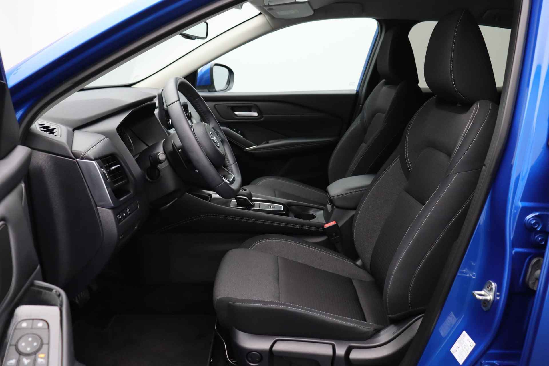 Nissan Qashqai 158pk MHEV Xtronic N-Connecta | 360 graden camera | Adaptieve cruise control | Climate control | Stoel, Stuur en Voorruitverwarming | Navigatie | Licht metalen wielen | - 30/47