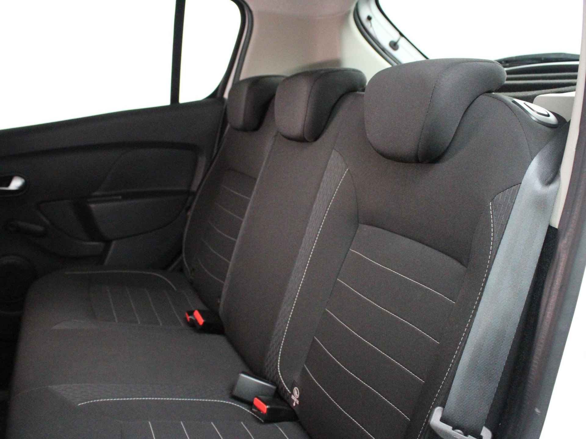 Dacia Sandero 1.0 TCe 100 Comfort | LED | PDC | Navi | DAB+ | Airco | Cruise | Bluetooth | 29.617 KM! | Stoelverwarming - 14/42