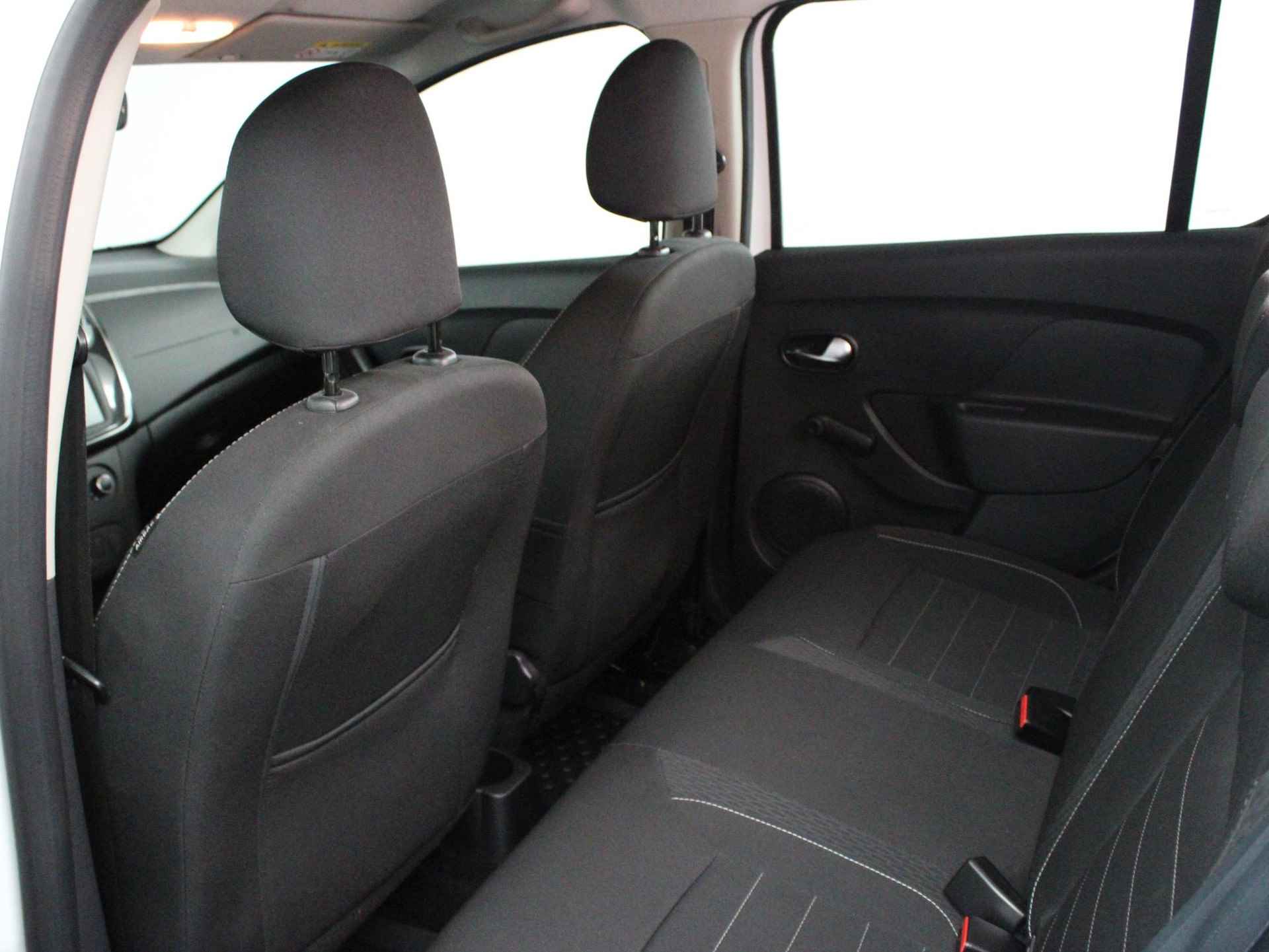 Dacia Sandero 1.0 TCe 100 Comfort | LED | PDC | Navi | DAB+ | Airco | Cruise | Bluetooth | 29.617 KM! | Stoelverwarming - 15/42