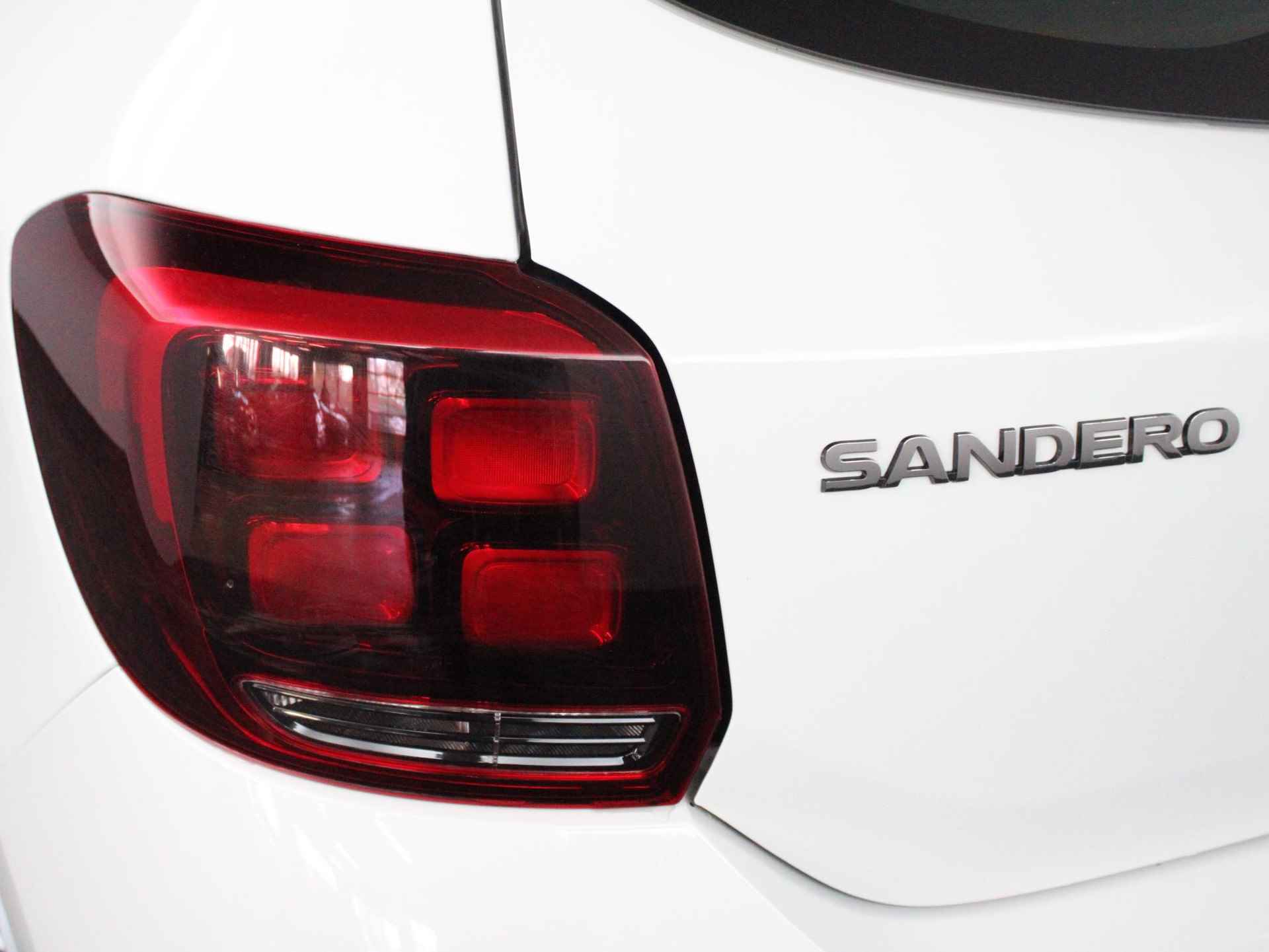 Dacia Sandero 1.0 TCe 100 Comfort | LED | PDC | Navi | DAB+ | Airco | Cruise | Bluetooth | 29.617 KM! | Stoelverwarming - 22/42