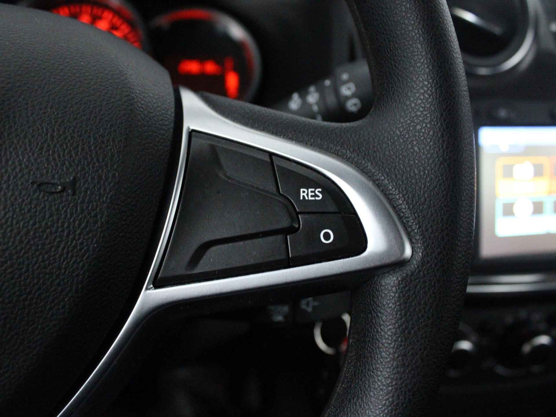 Dacia Sandero 1.0 TCe 100 Comfort | LED | PDC | Navi | DAB+ | Airco | Cruise | Bluetooth | 29.617 KM! | Stoelverwarming - 31/42