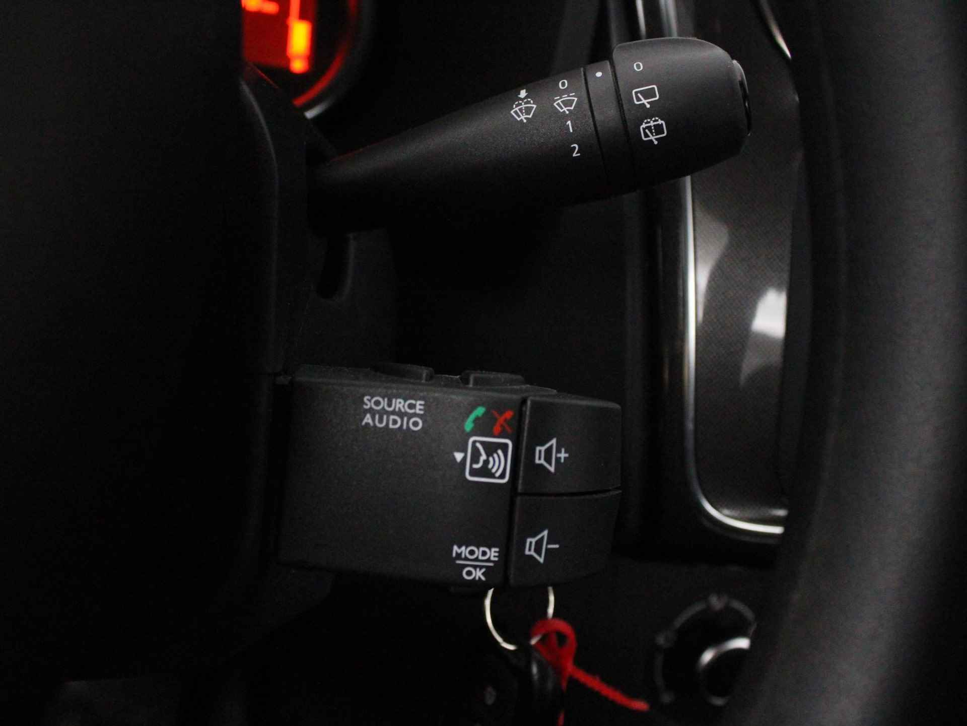 Dacia Sandero 1.0 TCe 100 Comfort | LED | PDC | Navi | DAB+ | Airco | Cruise | Bluetooth | 29.617 KM! | Stoelverwarming - 33/42