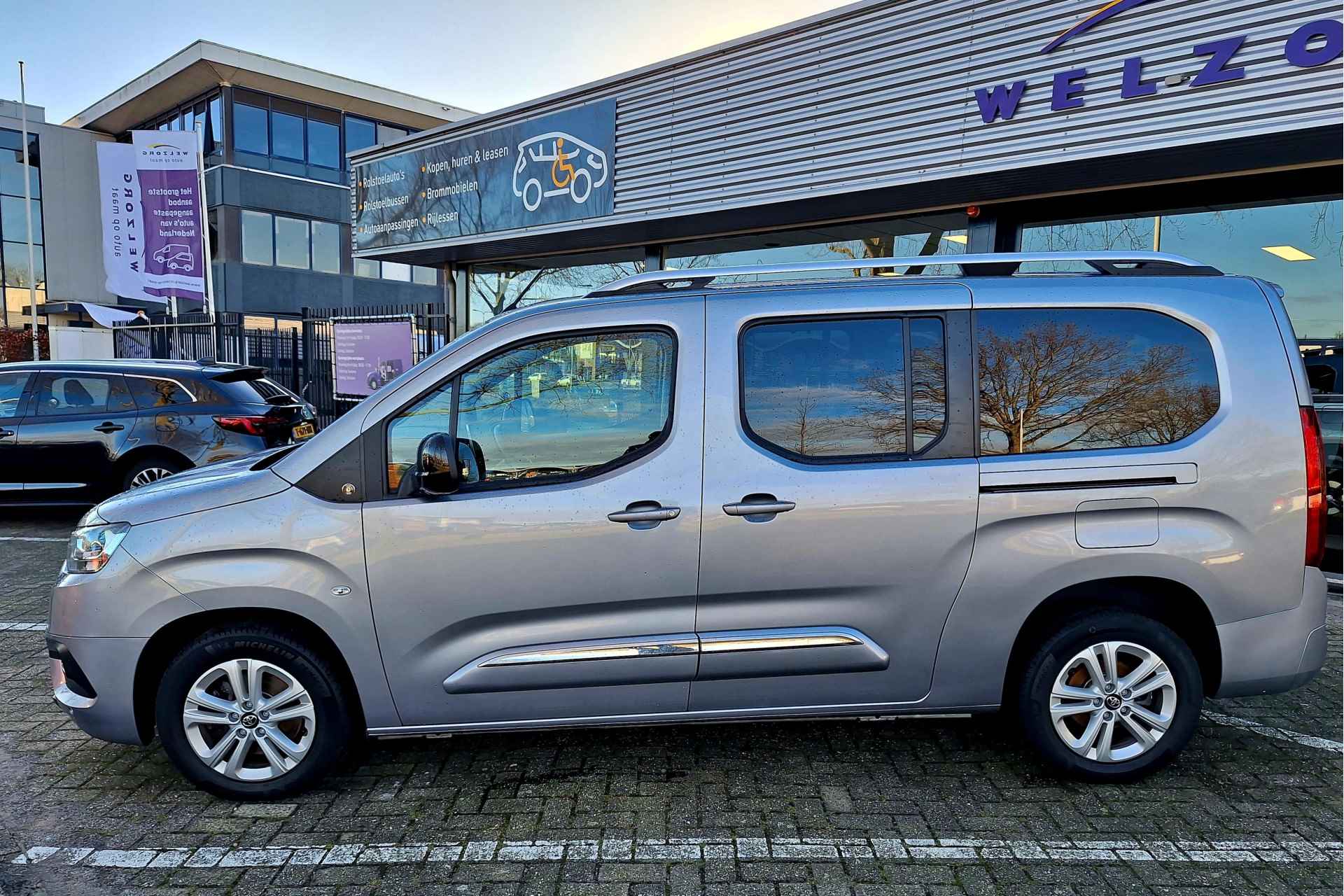 Toyota PROACE CITY Verso L2 Rolstoelauto Direct leverbaar! Rolstoelauto - 3/9