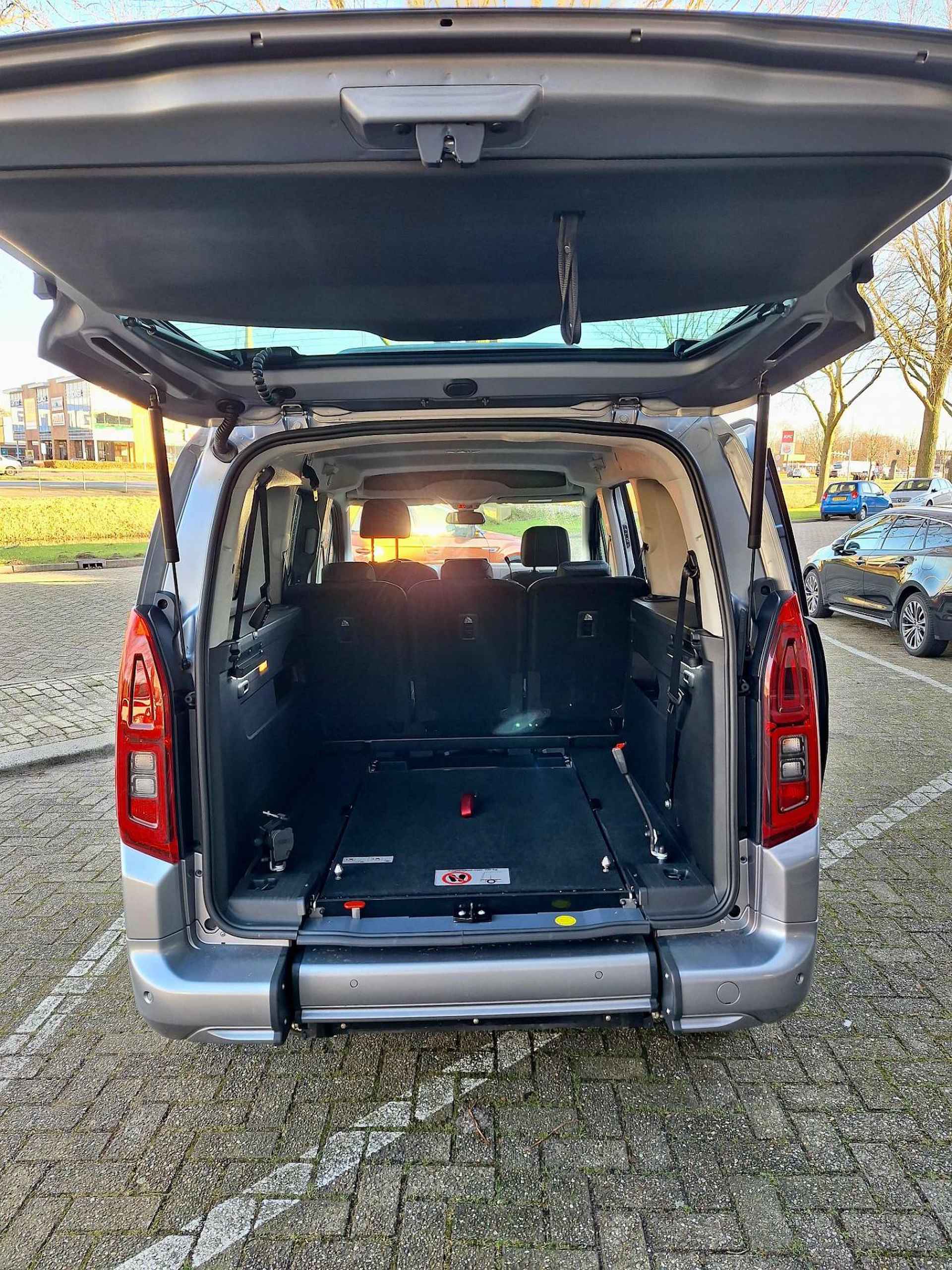 Toyota PROACE CITY Verso L2 Rolstoelauto Direct leverbaar! Rolstoelauto - 6/9