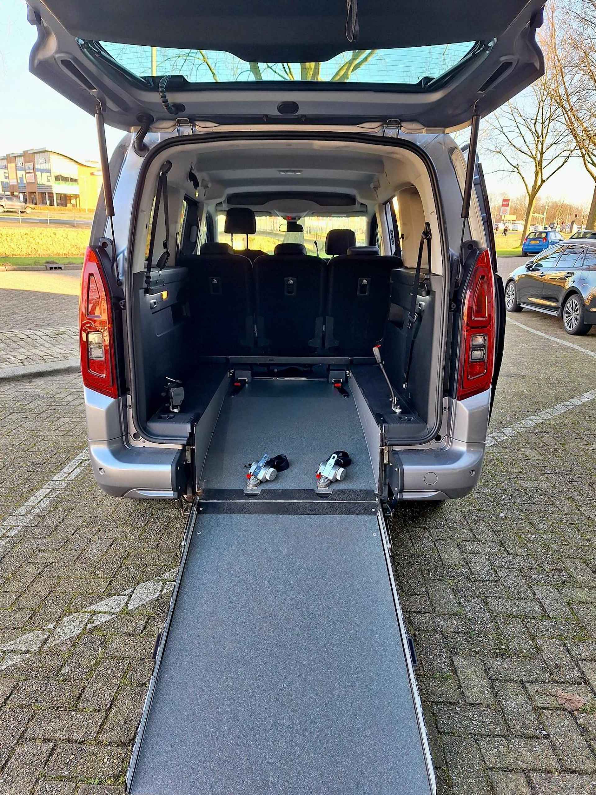 Toyota PROACE CITY Verso L2 Rolstoelauto Direct leverbaar! Rolstoelauto - 7/9