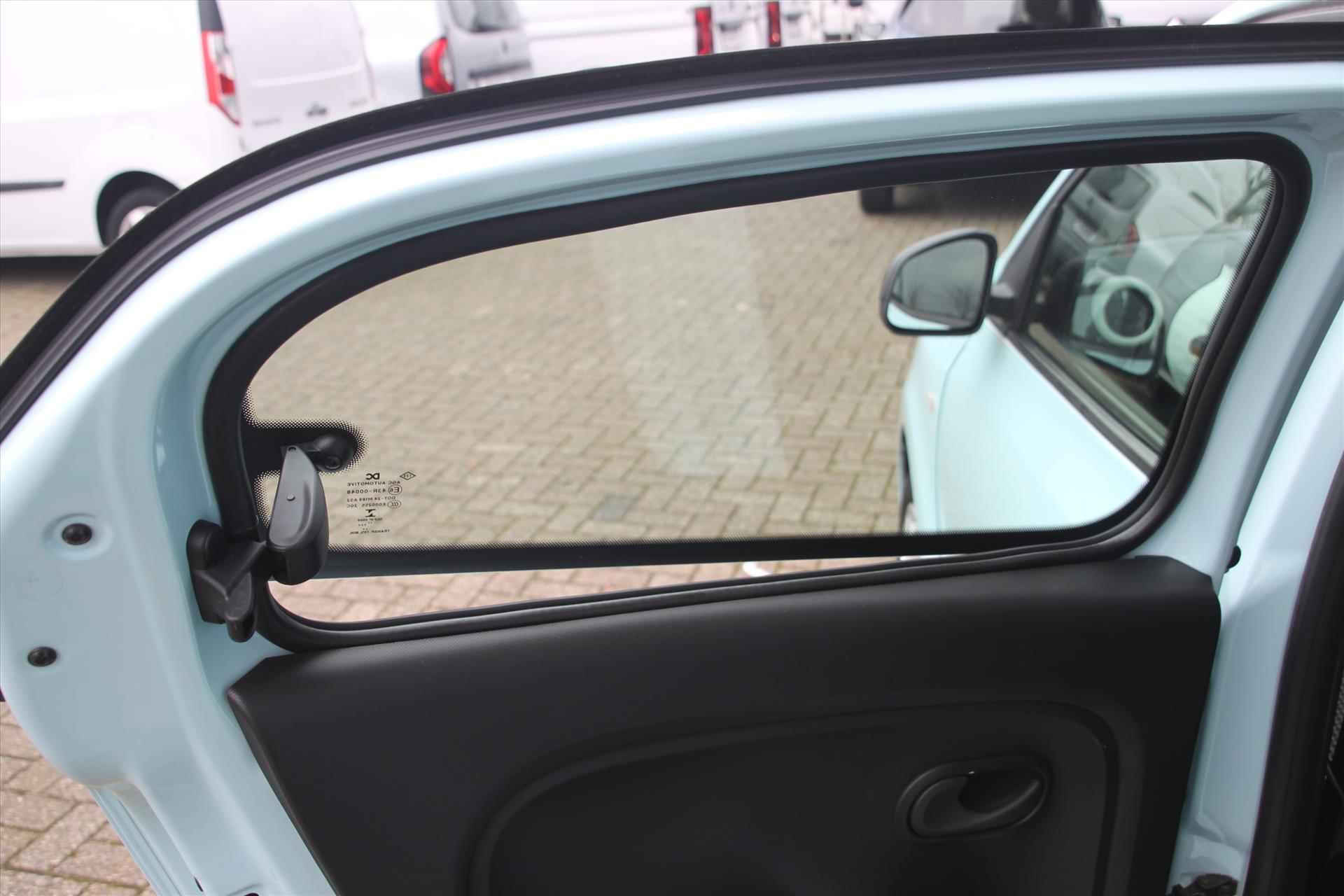 RENAULT Twingo 70PK-LIFE-42DKM-AIRCO-BLUET-ELEKTR.PAKKET- - 8/22