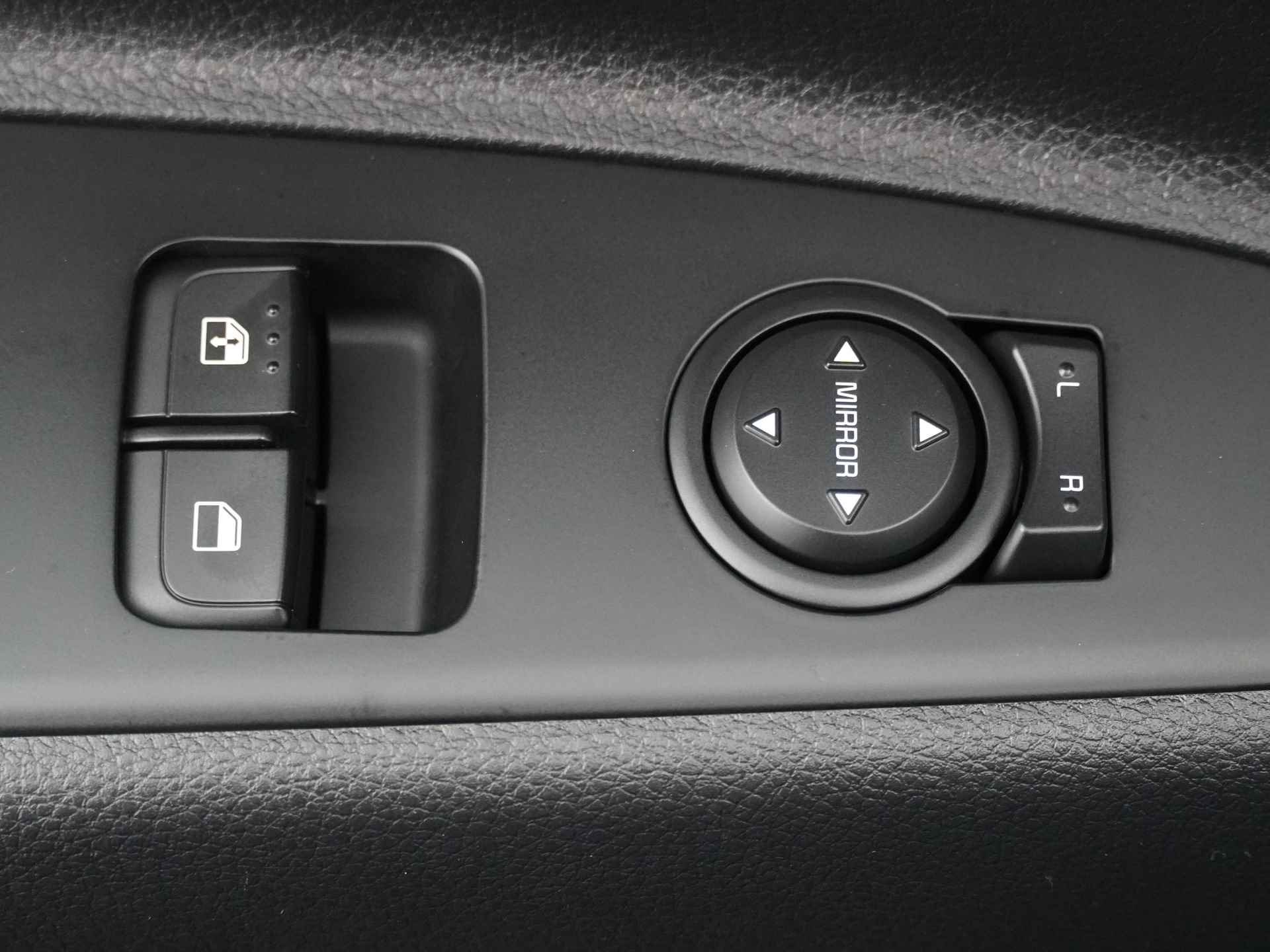 Kia Stonic 1.0 T-GDi MHEV DynamicLine - Achteruitrijcamera - Cruise control - Apple Carplay/Android auto - Fabrieksgarantie tot 04-2030 - 22/48