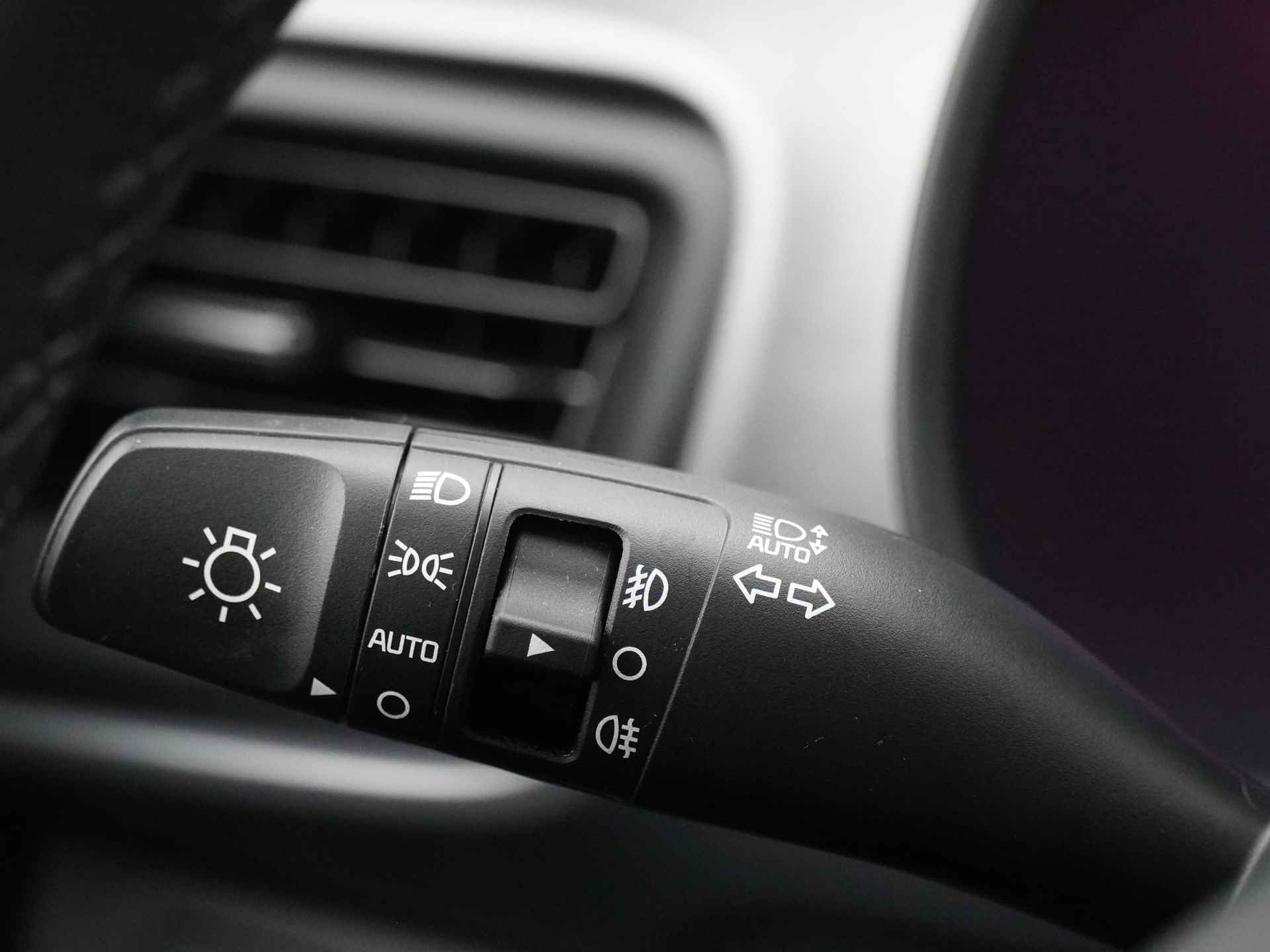 Kia Stonic 1.0 T-GDi MHEV DynamicLine - Achteruitrijcamera - Cruise control - Apple Carplay/Android auto - Fabrieksgarantie tot 04-2030 - 26/48