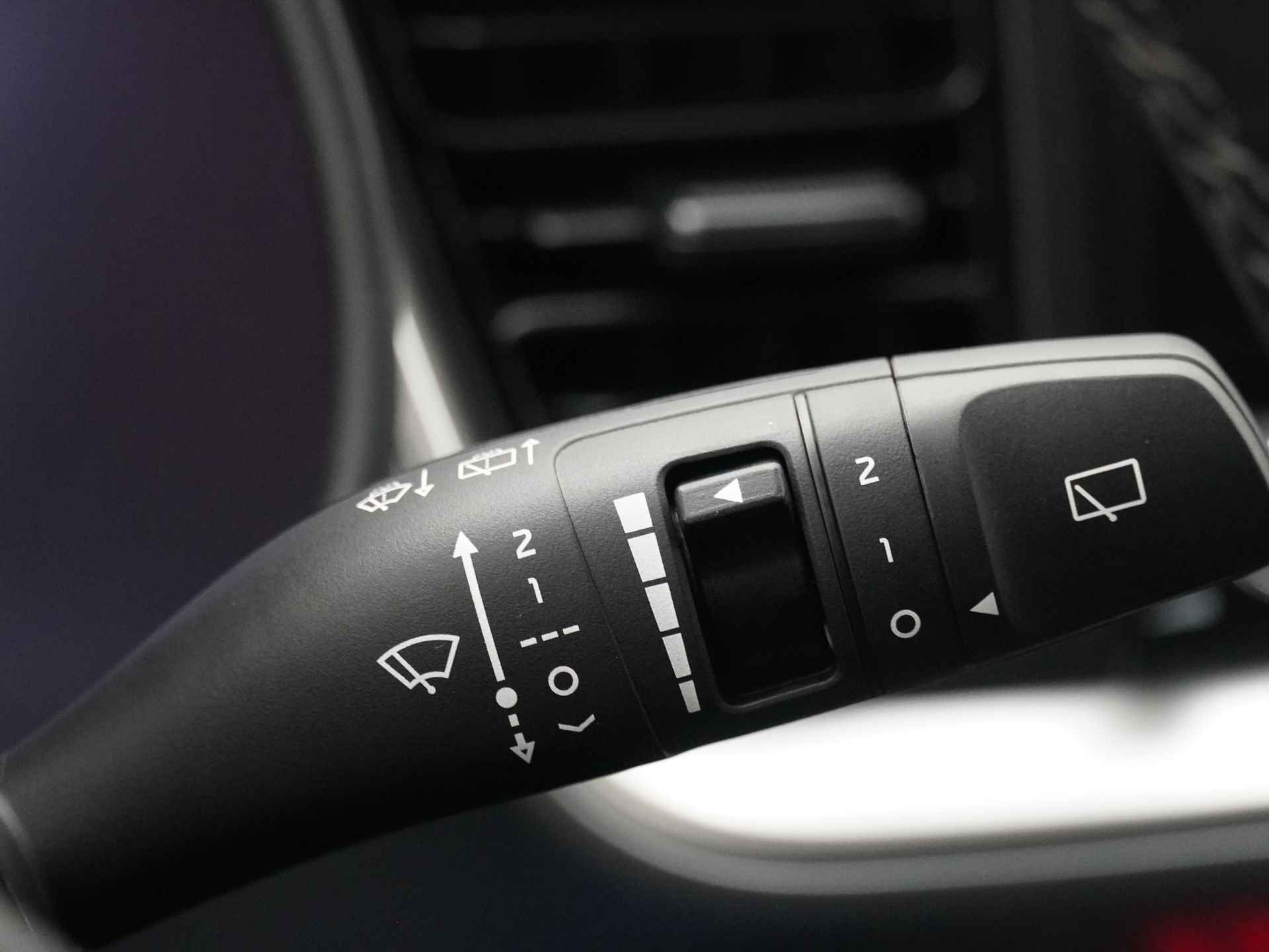 Kia Stonic 1.0 T-GDi MHEV DynamicLine - Achteruitrijcamera - Cruise control - Apple Carplay/Android auto - Fabrieksgarantie tot 04-2030 - 27/48