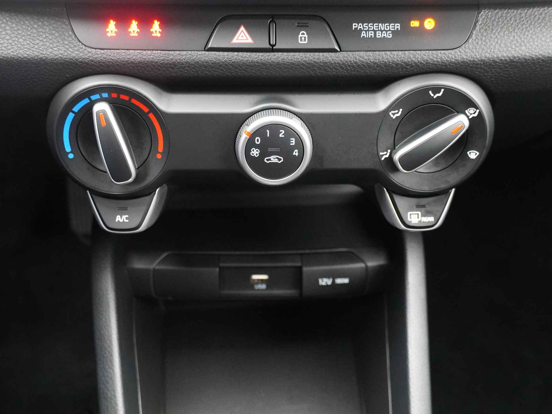 Kia Stonic 1.0 T-GDi MHEV DynamicLine - Achteruitrijcamera - Cruise control - Apple Carplay/Android auto - Fabrieksgarantie tot 04-2030 - 32/48