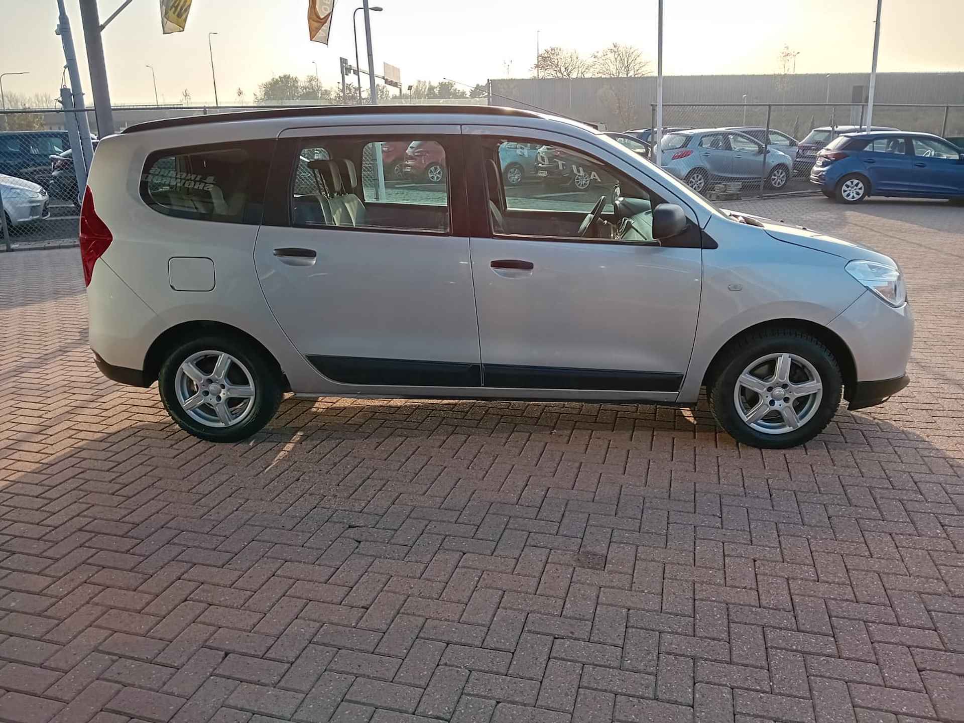 Dacia Lodgy 1.2 TCe Ambiance 7p. Multimediasysteem, Bluetooth Telefoonverbinding, Cruise control, Elektrische ramen, Lichtmetalen velgen, Nette auto, Dealer onderhouden, BOVAG - 5/22