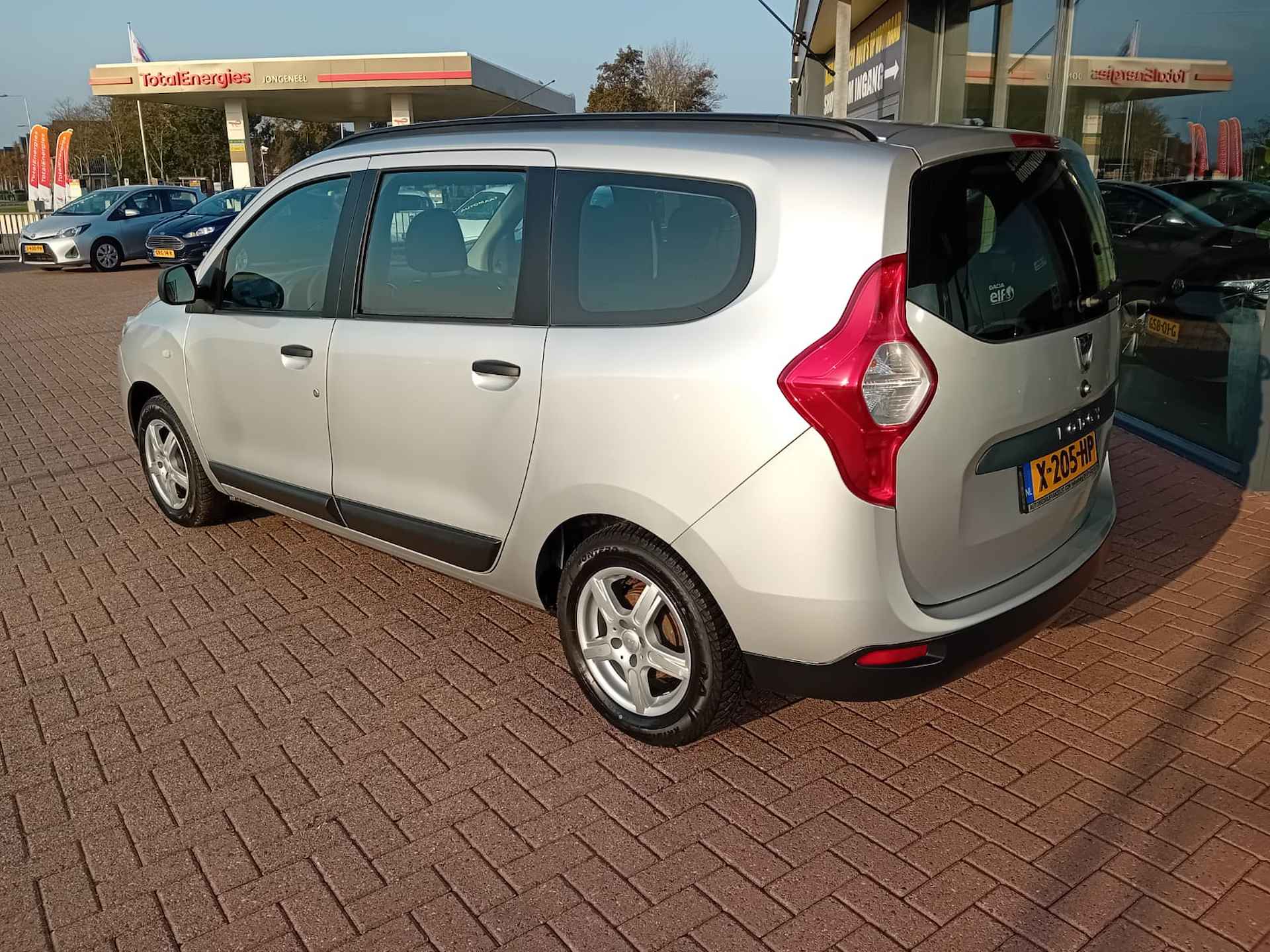 Dacia Lodgy 1.2 TCe Ambiance 7p. Multimediasysteem, Bluetooth Telefoonverbinding, Cruise control, Elektrische ramen, Lichtmetalen velgen, Nette auto, Dealer onderhouden, BOVAG - 8/22