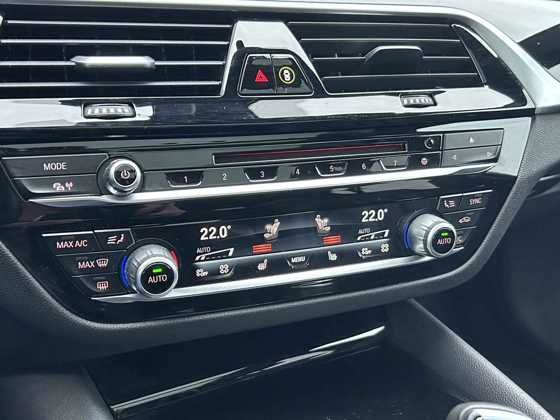 BMW 5-serie Touring 540i xDrive High Executive |Schuif Kanteldak | Achteruitrijcamera | Apple Carplay | Leer | Stoelverwarming | Sportonderstel | Keyless | Adaptive Cruisecontrole | PDC |Parkeersensoren| - 41/49