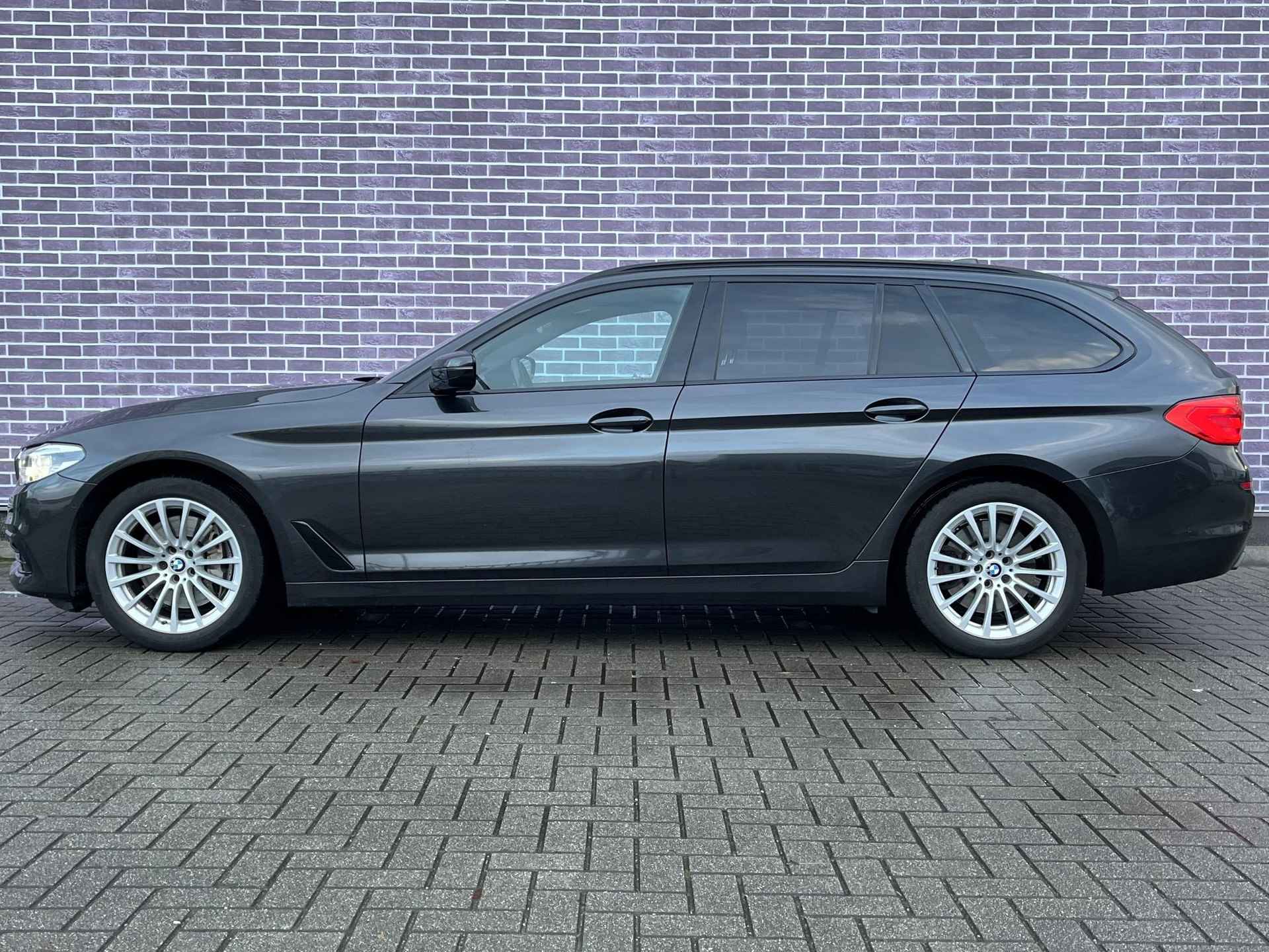 BMW 5-serie Touring 540i xDrive High Executive |Schuif Kanteldak | Achteruitrijcamera | Apple Carplay | Leer | Stoelverwarming | Sportonderstel | Keyless | Adaptive Cruisecontrole | PDC |Parkeersensoren| - 5/49