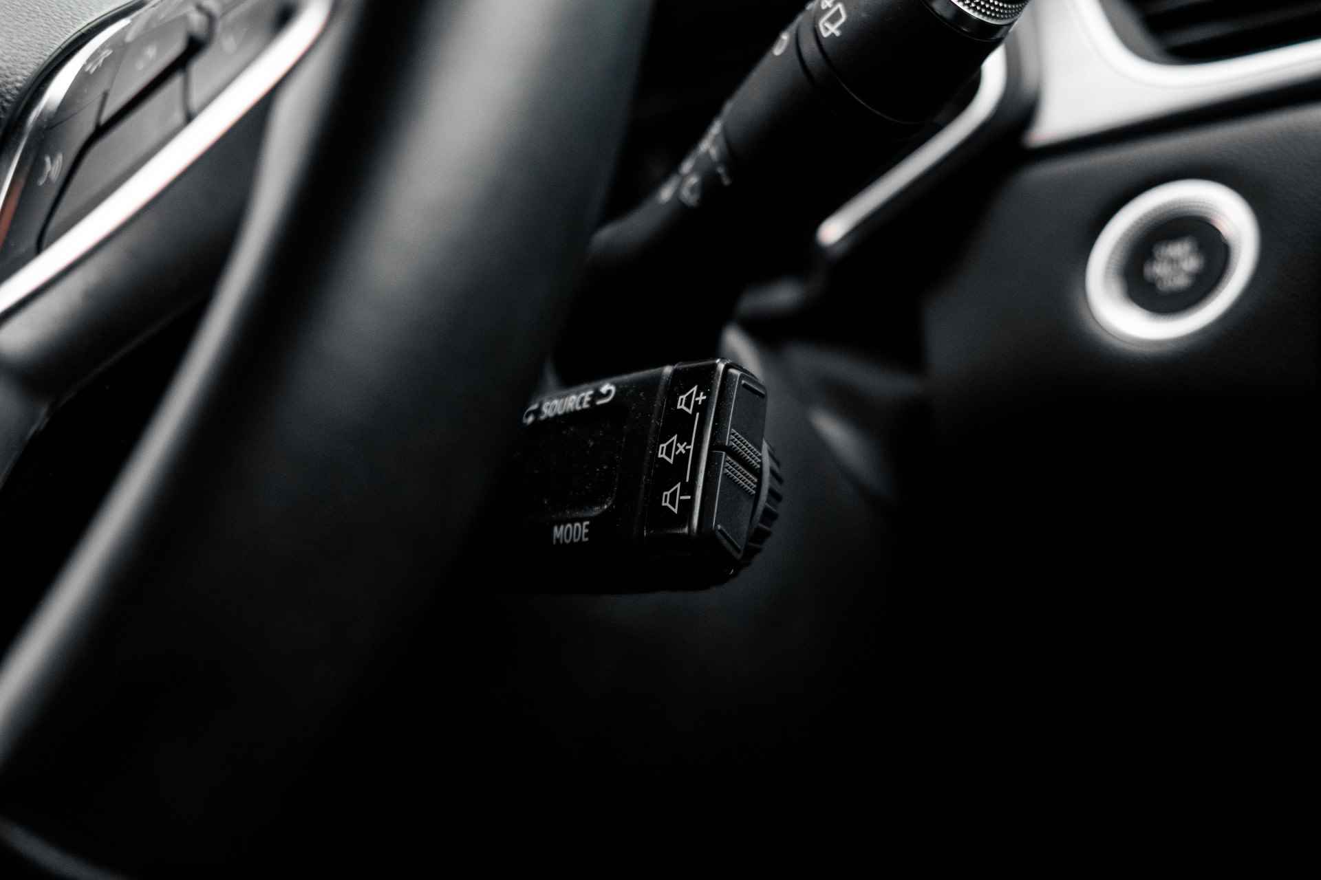 Renault Captur 1.3 TCe 155pk Edition ONE | Automaat | sensoren achter | LM Velgen 18 "| Navigatie | incl. Bovag rijklaarpakket met 12 maanden garantie - 38/49