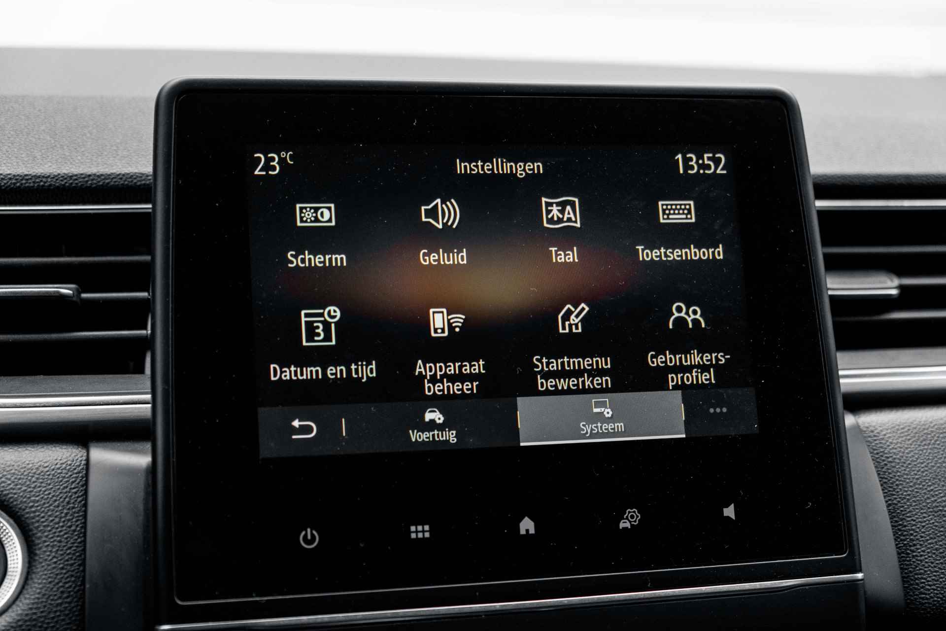 Renault Captur 1.3 TCe 155pk Edition ONE | Automaat | sensoren achter | LM Velgen 18 "| Navigatie | incl. Bovag rijklaarpakket met 12 maanden garantie - 44/49