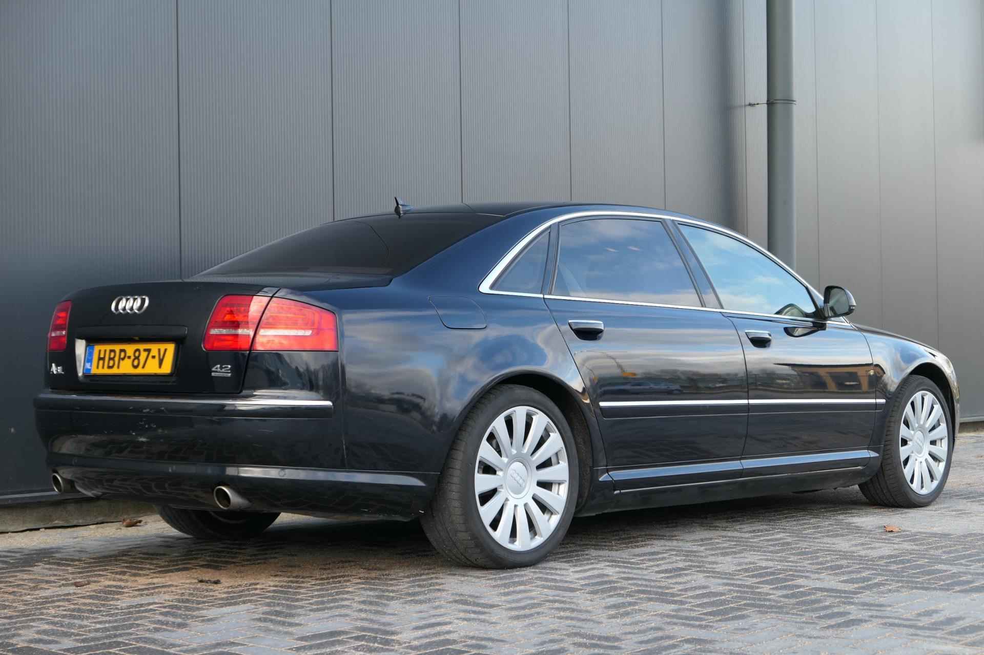 Audi A8 4.2 FSI Quattro Lang V8 350pk Facelift Leder Navi Youngtimer - 2/33