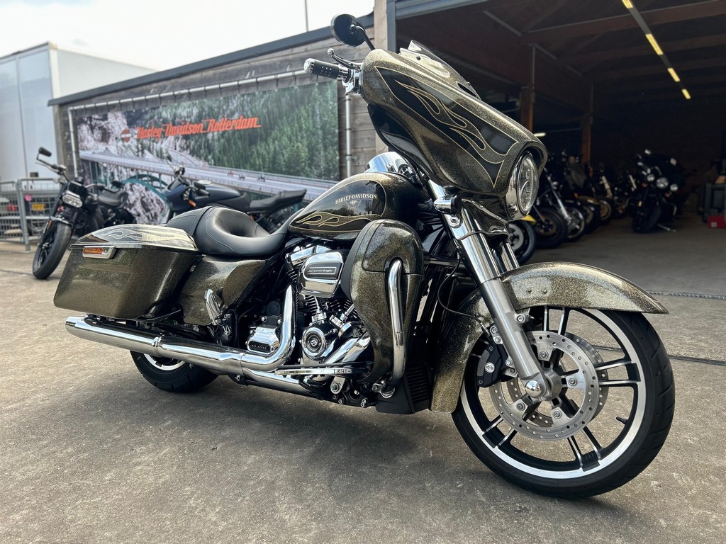 Harley-Davidson FLHXS STREET GLIDE