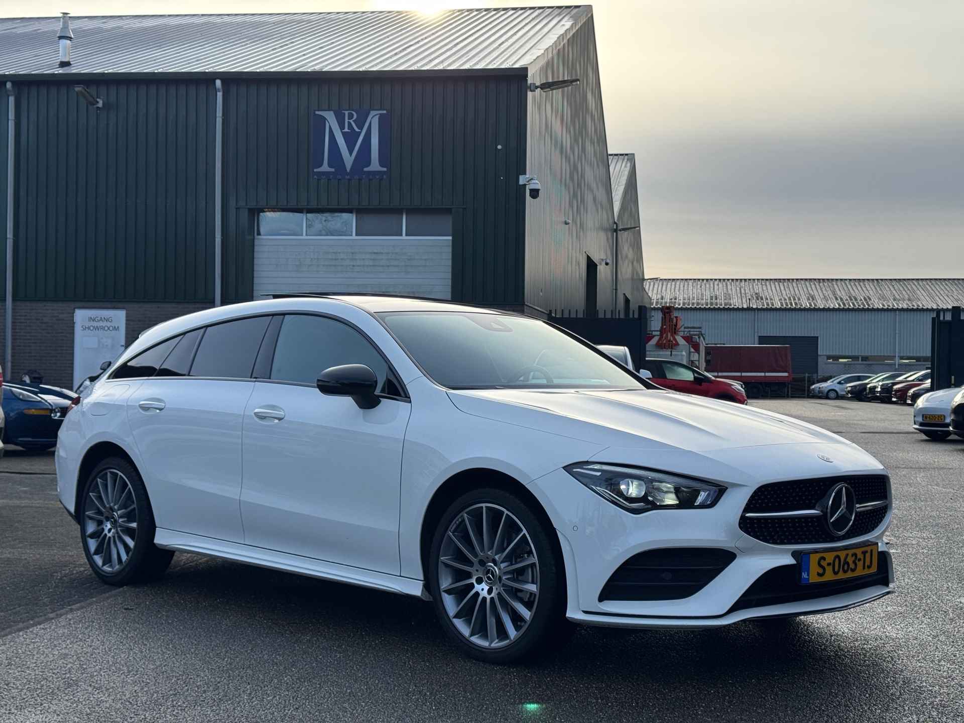 Mercedes-Benz CLA-klasse Shooting Brake 250 e Premium PHEV AMG PANORAMADAK | CAMERA | AMBILIGHT | RIJKLAARRIJS incl.12mnd BOVAG - 5/40