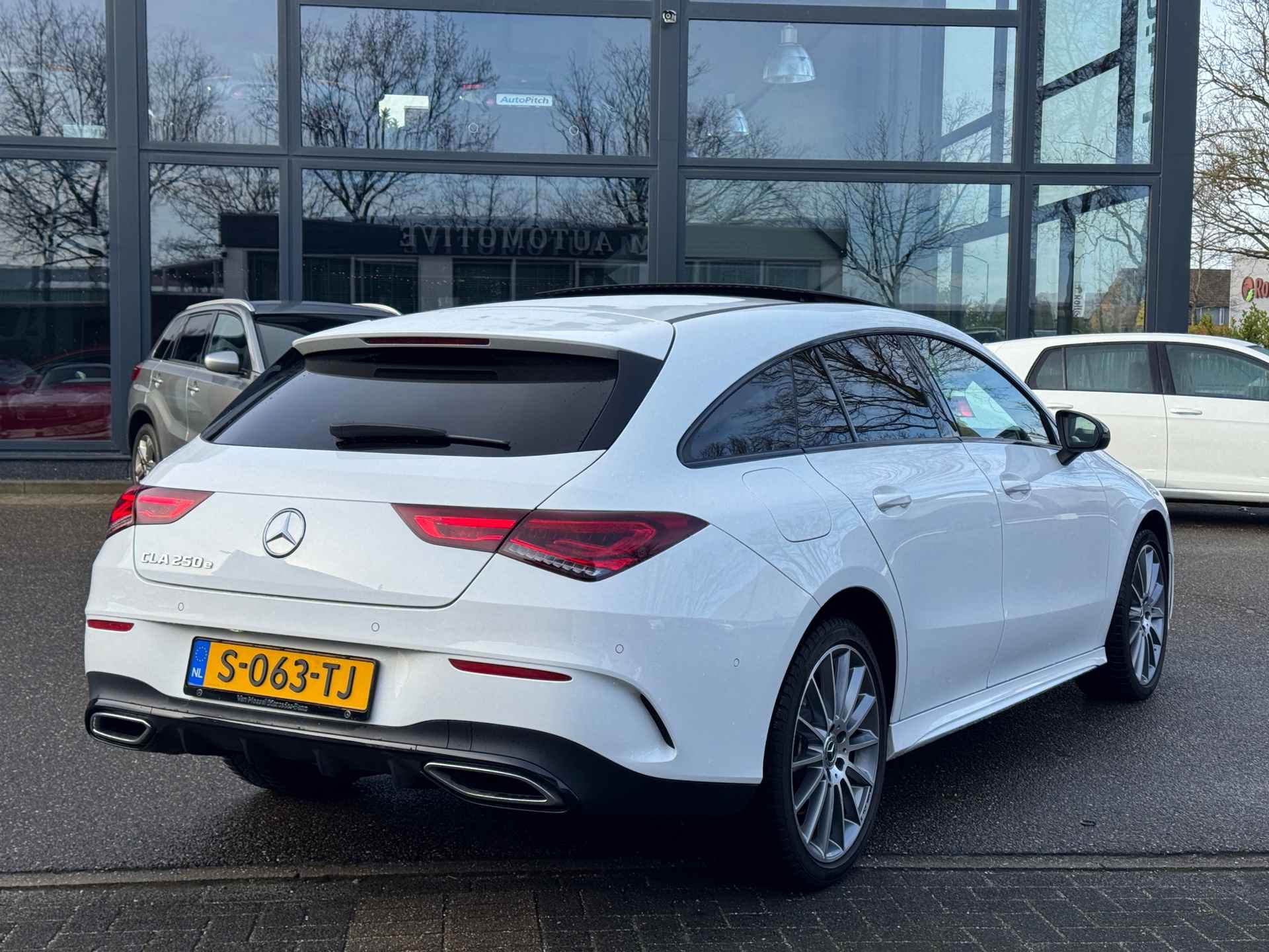 Mercedes-Benz CLA-klasse Shooting Brake 250 e Premium PHEV AMG PANORAMADAK | CAMERA | AMBILIGHT | RIJKLAARRIJS incl.12mnd BOVAG - 6/40