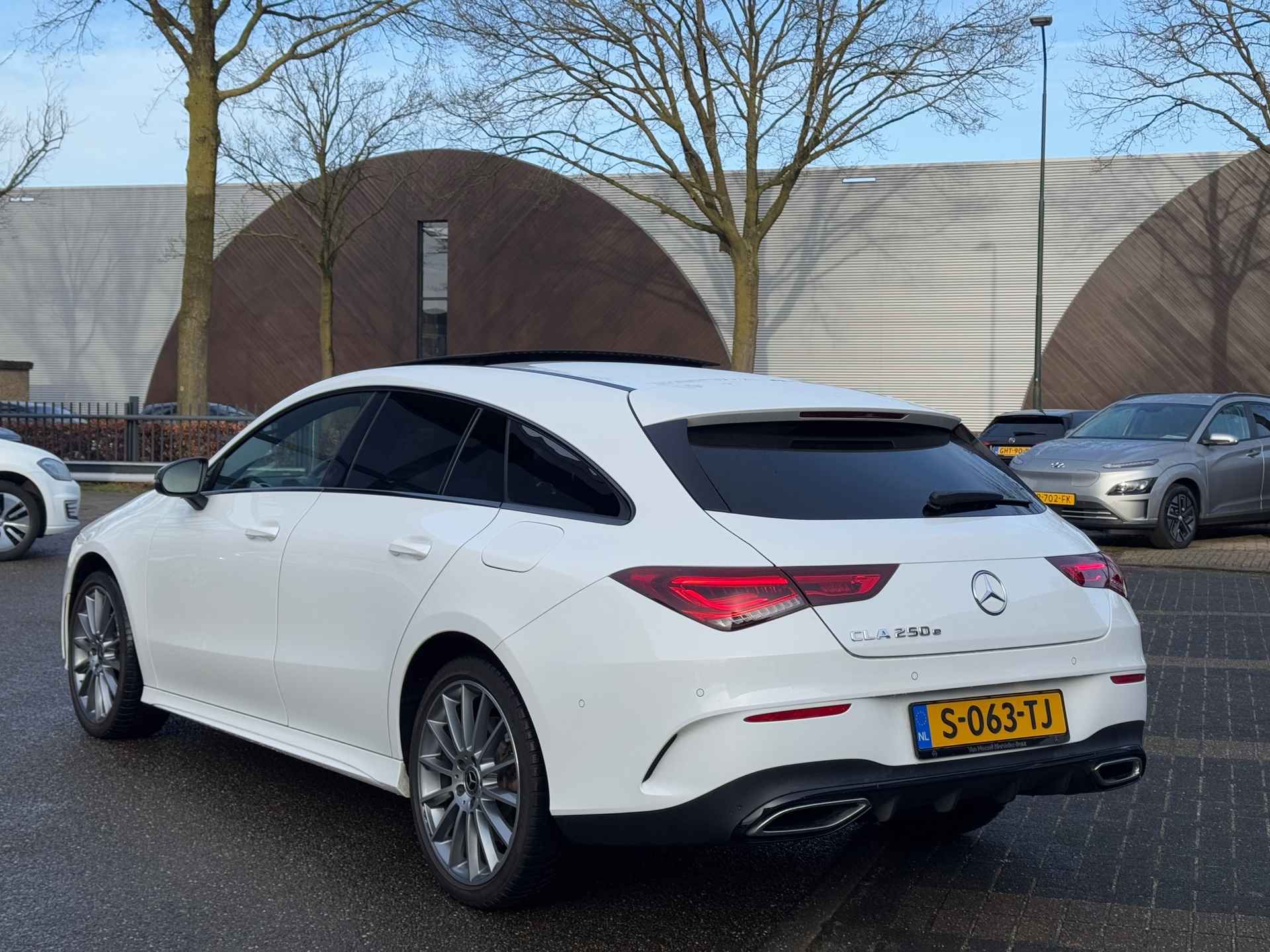 Mercedes-Benz CLA-klasse Shooting Brake 250 e Premium PHEV AMG PANORAMADAK | CAMERA | AMBILIGHT | RIJKLAARRIJS incl.12mnd BOVAG - 7/40