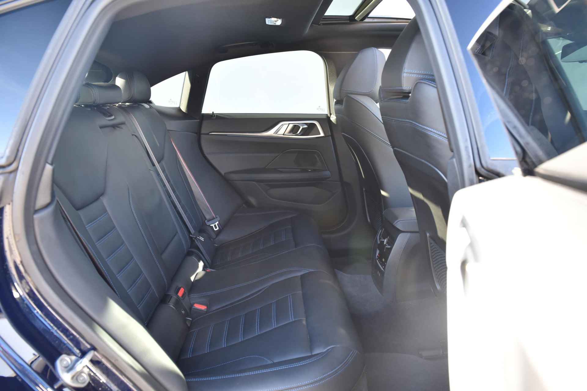 BMW i4 eDrive40 High Executive M-Sport / Laser / Schuifdak / 19" / Comfort Acces / Auto Pilot - 6/25