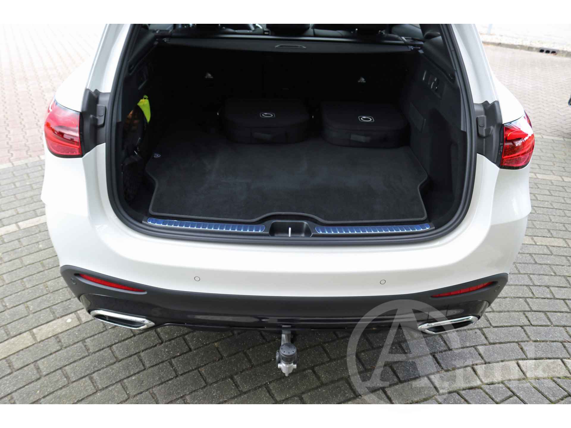 Mercedes-Benz GLC 300e 4MATIC AMG Line Premiumplus Rijassistentiepakket Panoramadak Nappa Leder - 23/29