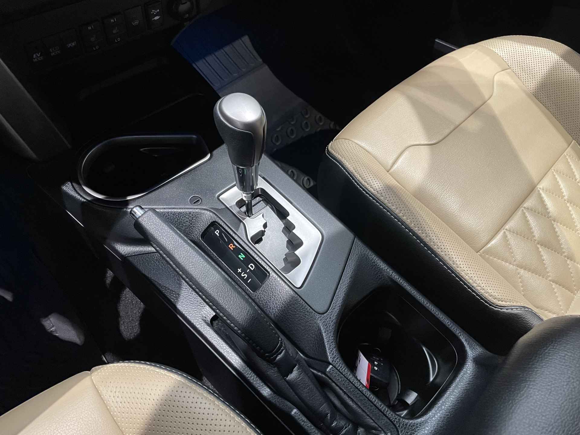 Toyota RAV4 2.5 Hybrid AWD Style Selection, Leder, Camera, Navi - 11/19