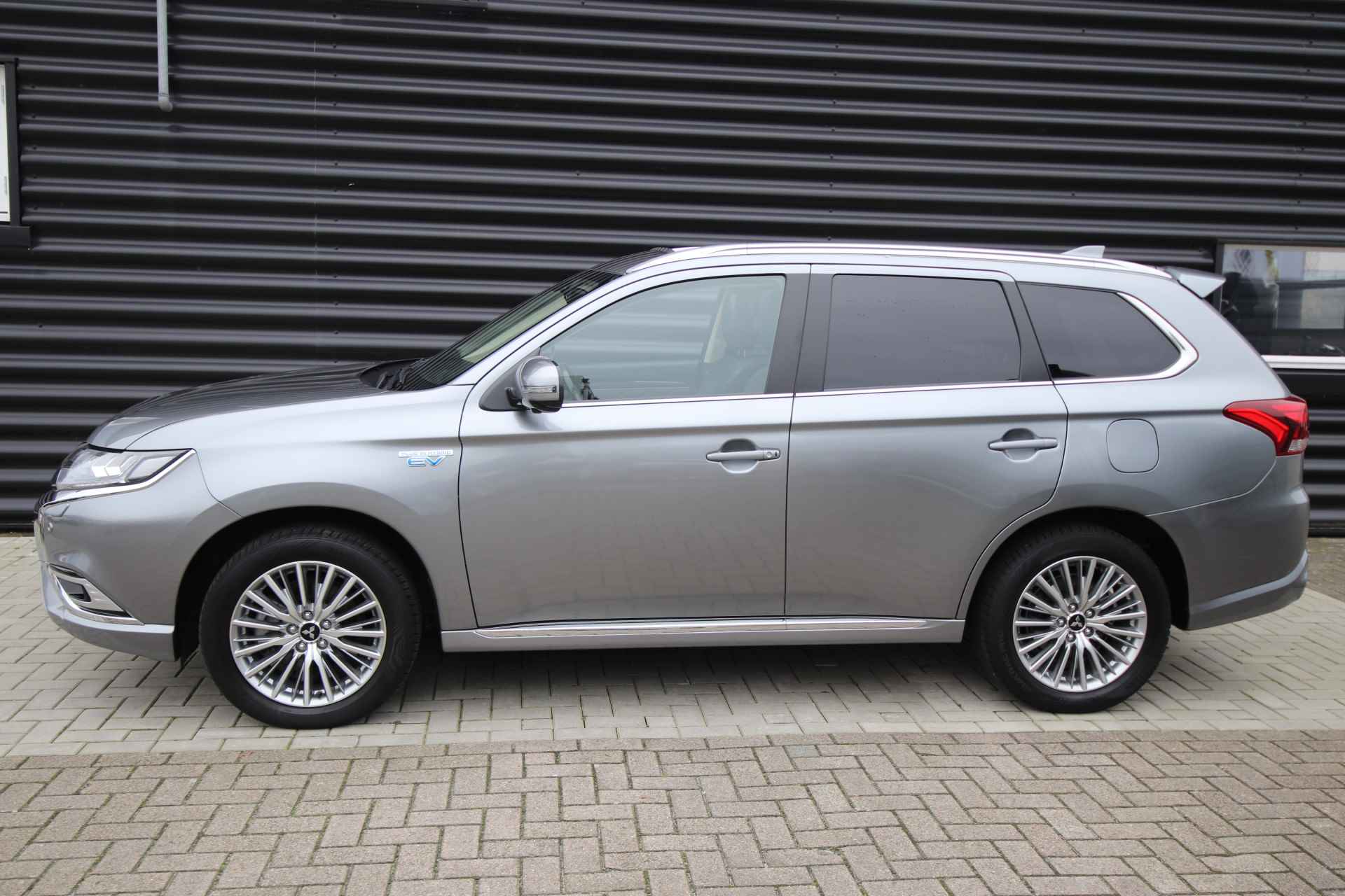 Mitsubishi Outlander 2.4 PHEV Intense+ NL-Auto, Trekaak, Opendak - 19/80