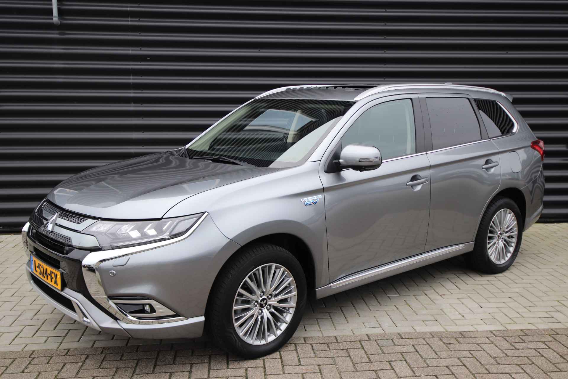 Mitsubishi Outlander 2.4 PHEV Intense+ NL-Auto, Trekaak, Opendak - 37/80