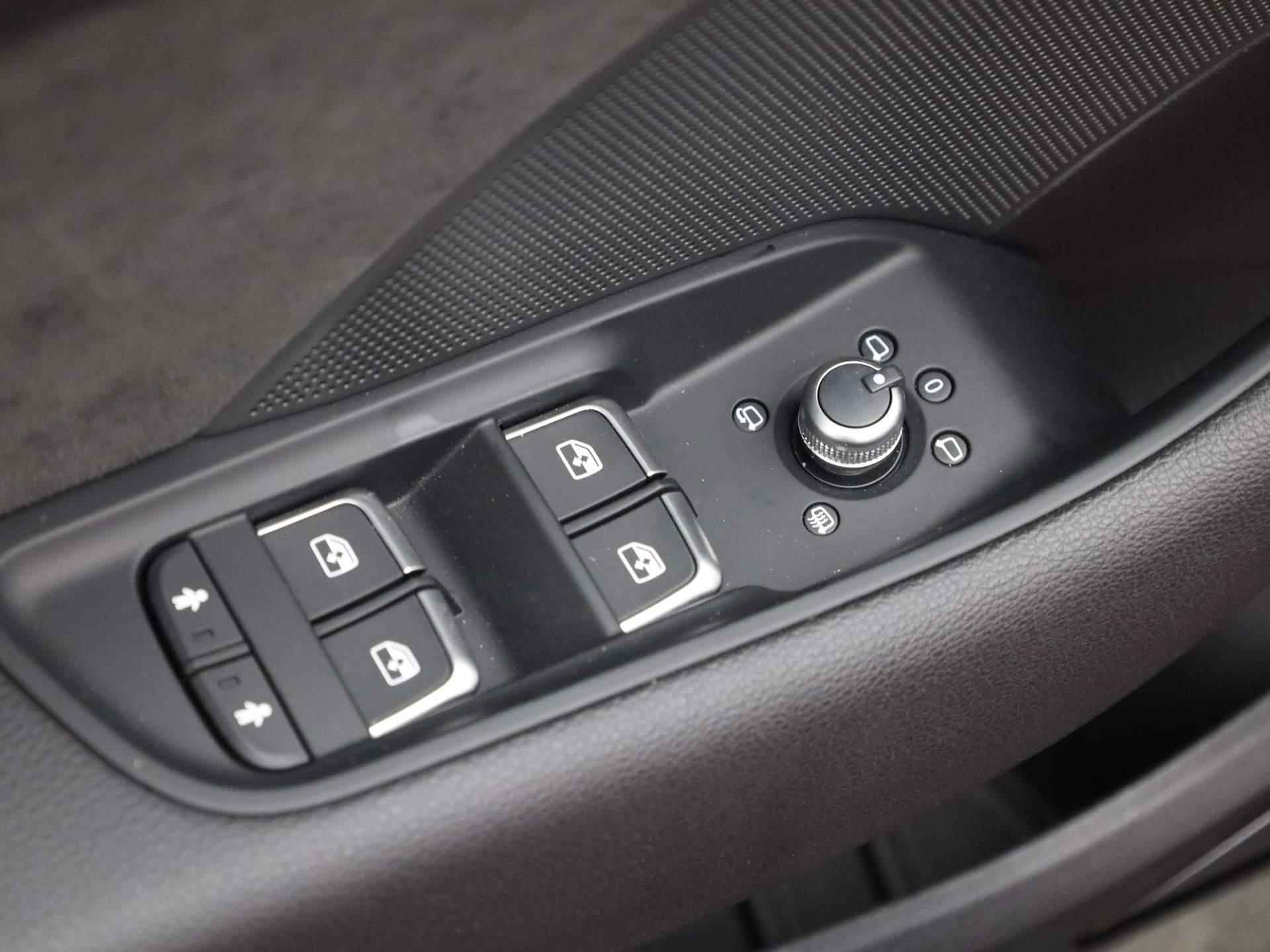 Audi A3 Sportback 35 TFSI Automaat S Line | Panorama dak | B&O Sound | Stoelverwarming | - 19/45