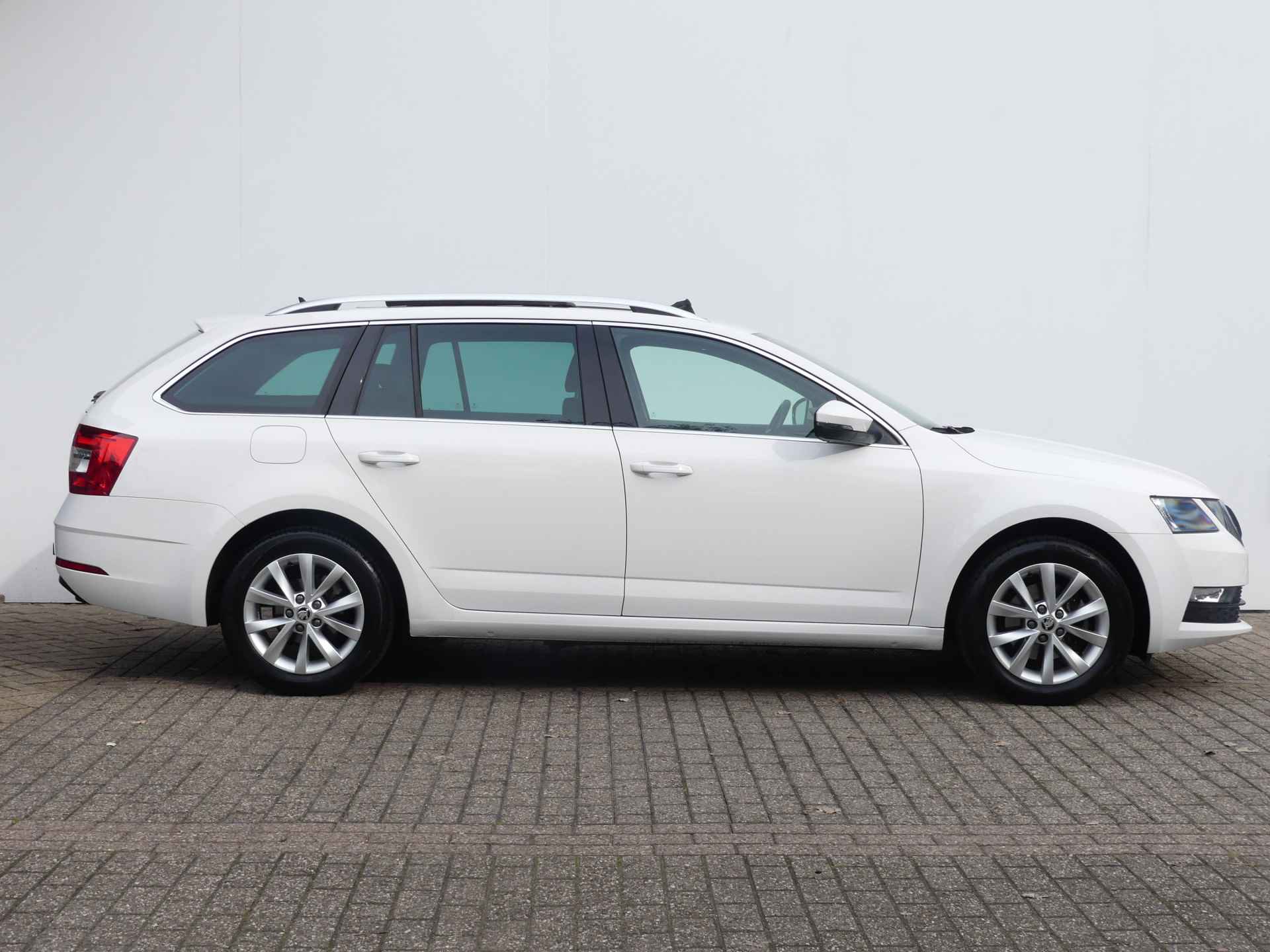 Škoda Octavia Combi 1.5 TSI 150PK Greentech Business Edition | TREKHAAK | PANORAMADAK | STOEL+VOORRUITVERWARMING | NAVI | - 34/38