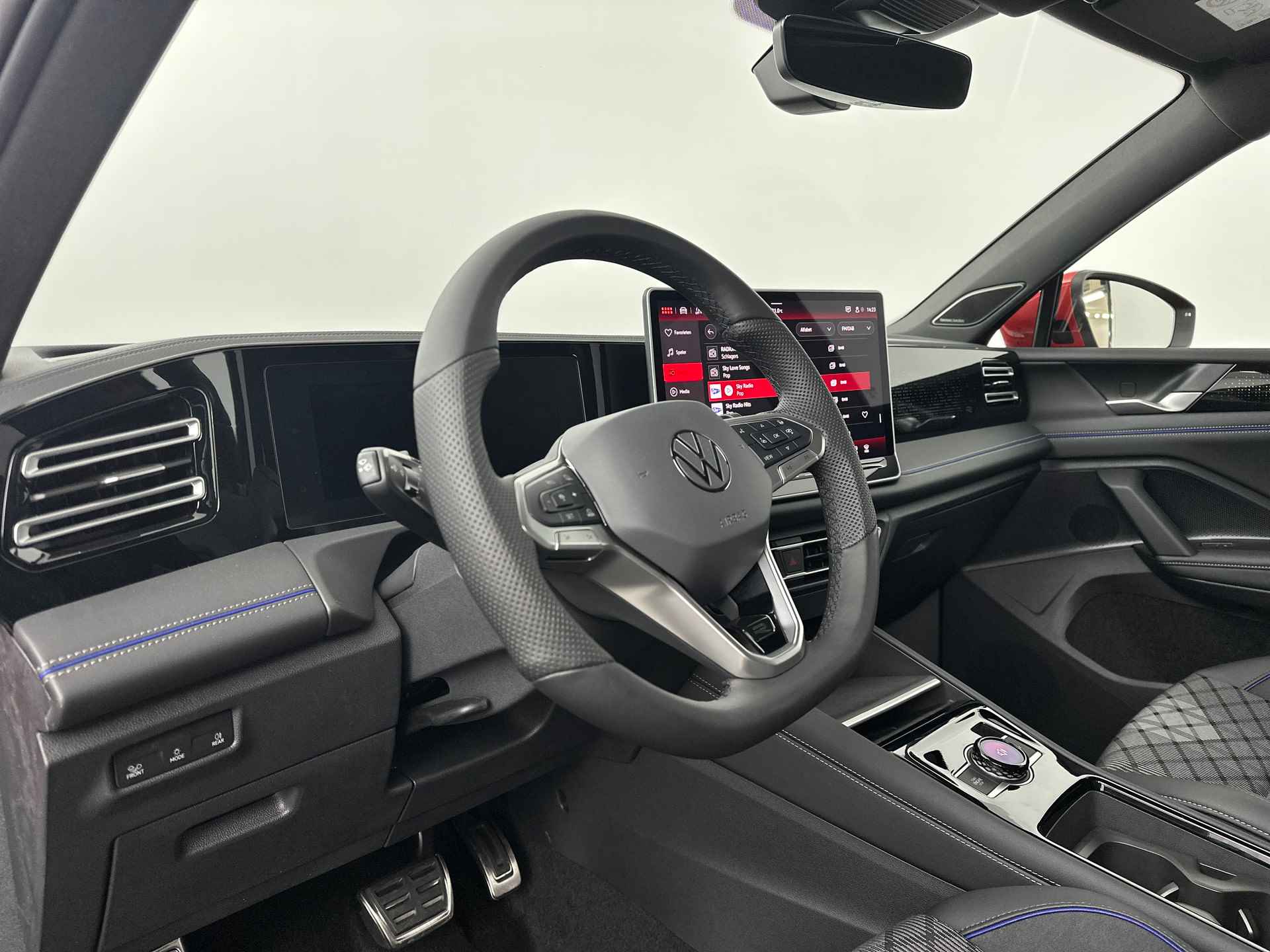 Volkswagen Tiguan R-Line Business - 25/27