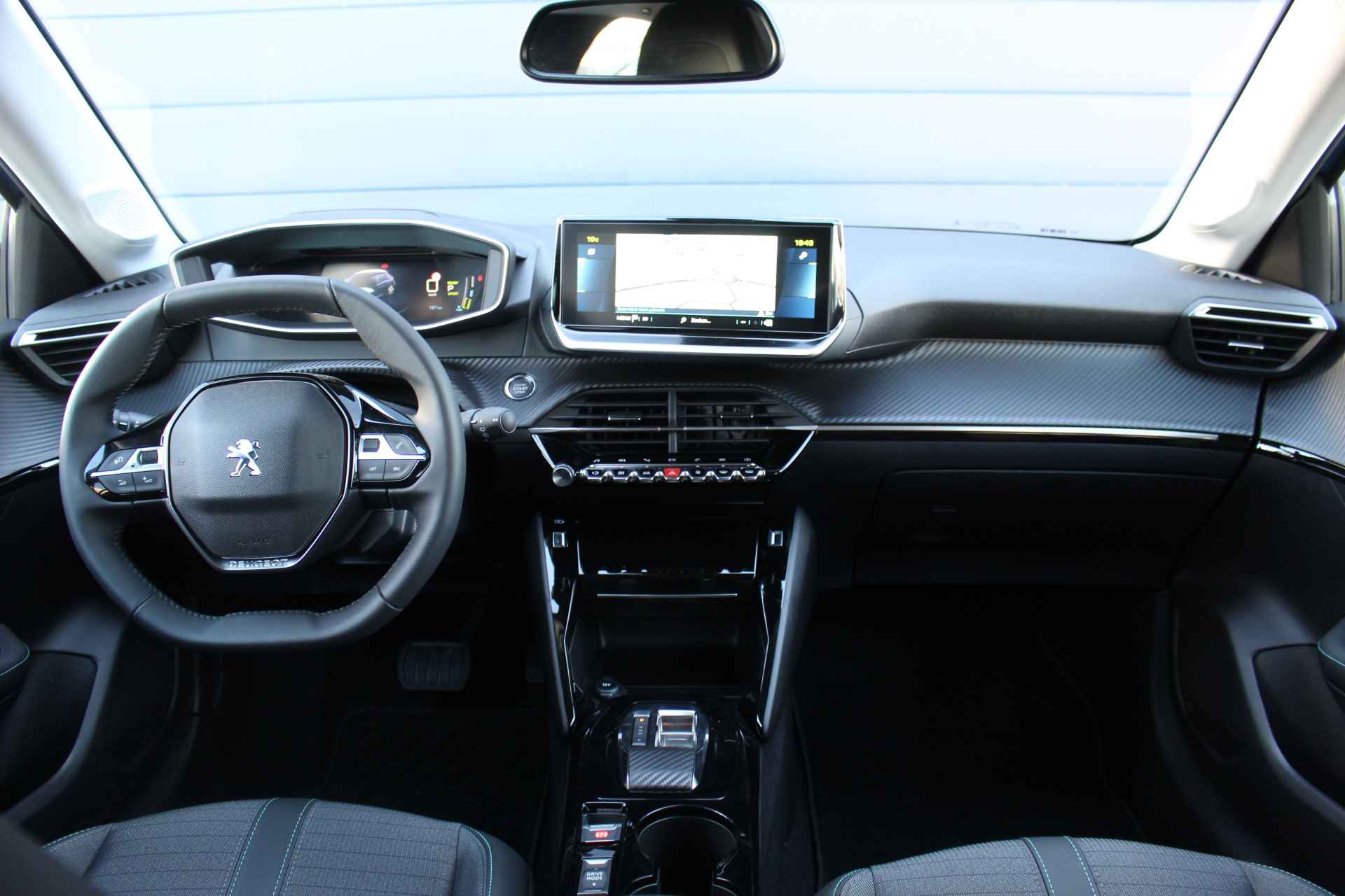 Peugeot e-208 Allure Pack | 3D Nav. + Display | Full LED | Cam | Half leder | LMV 16'' | PDC | Carplay | Climate & - 3/52