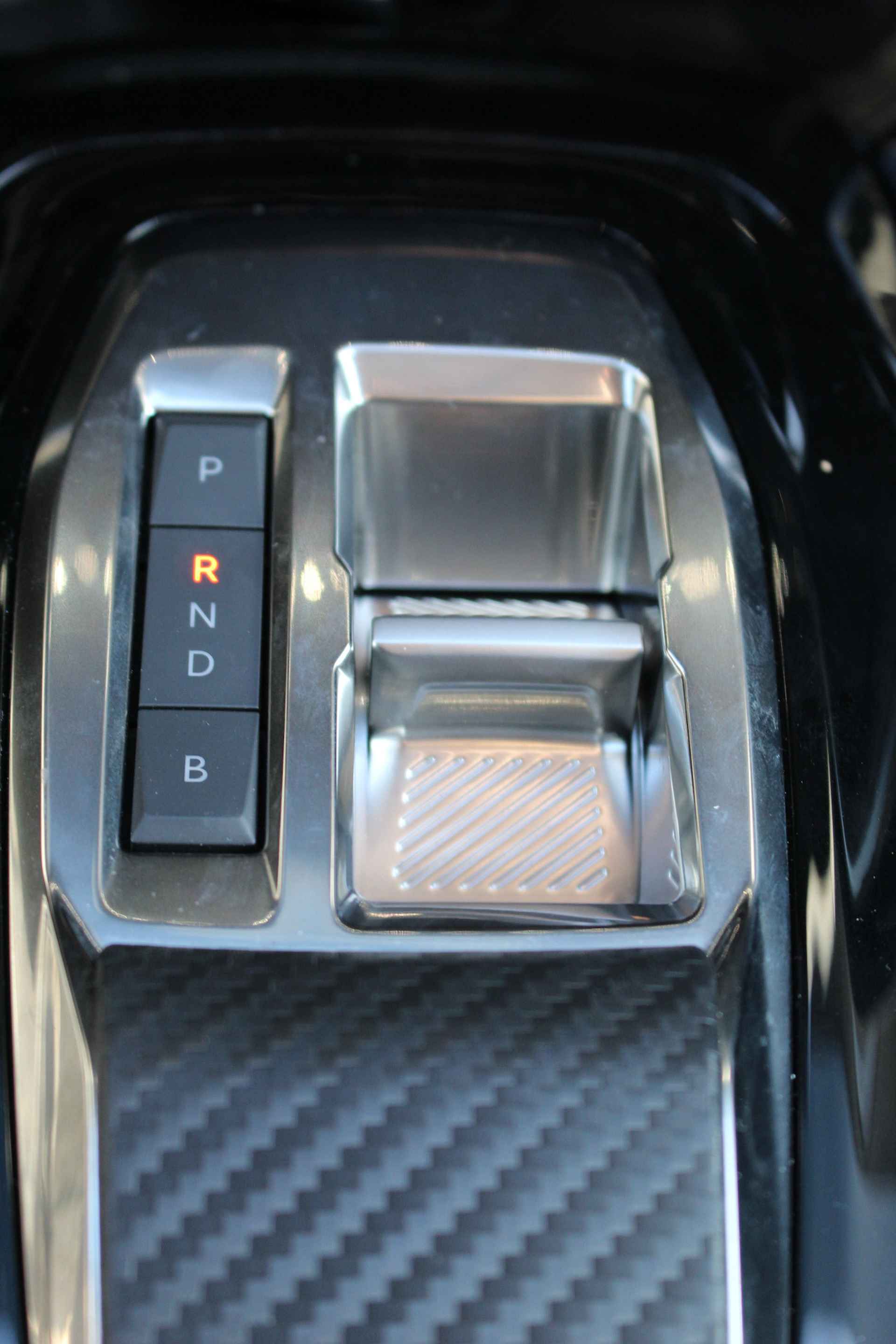 Peugeot e-208 Allure Pack | 3D Nav. + Display | Full LED | Cam | Half leder | LMV 16'' | PDC | Carplay | Climate & - 5/52