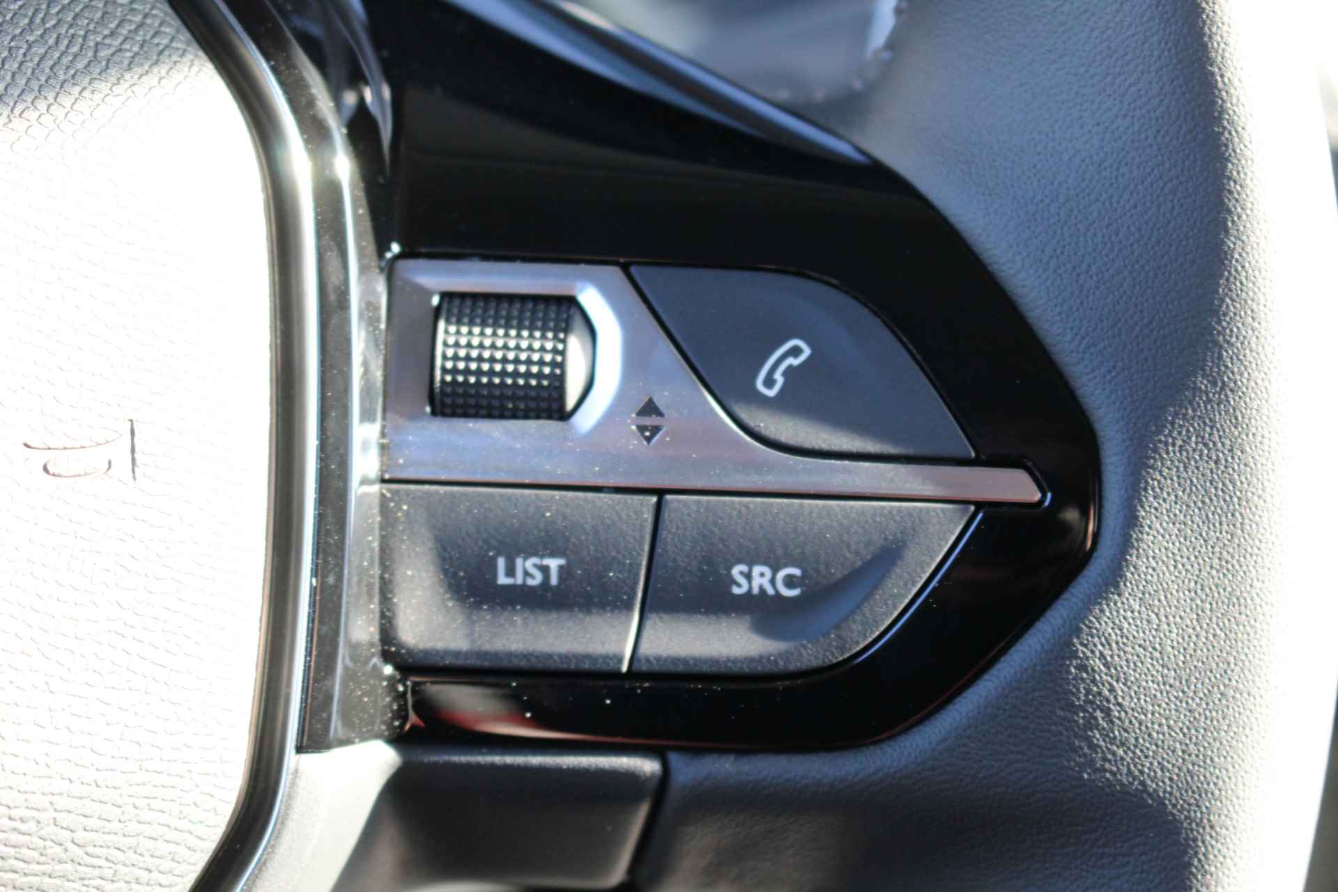 Peugeot e-208 Allure Pack | 3D Nav. + Display | Full LED | Cam | Half leder | LMV 16'' | PDC | Carplay | Climate & - 31/52